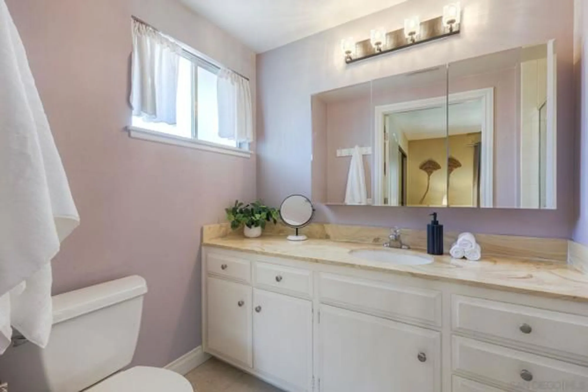 Property Slideshow image 25 of 34 | 12528 niego ln, San Diego, CA, 92128