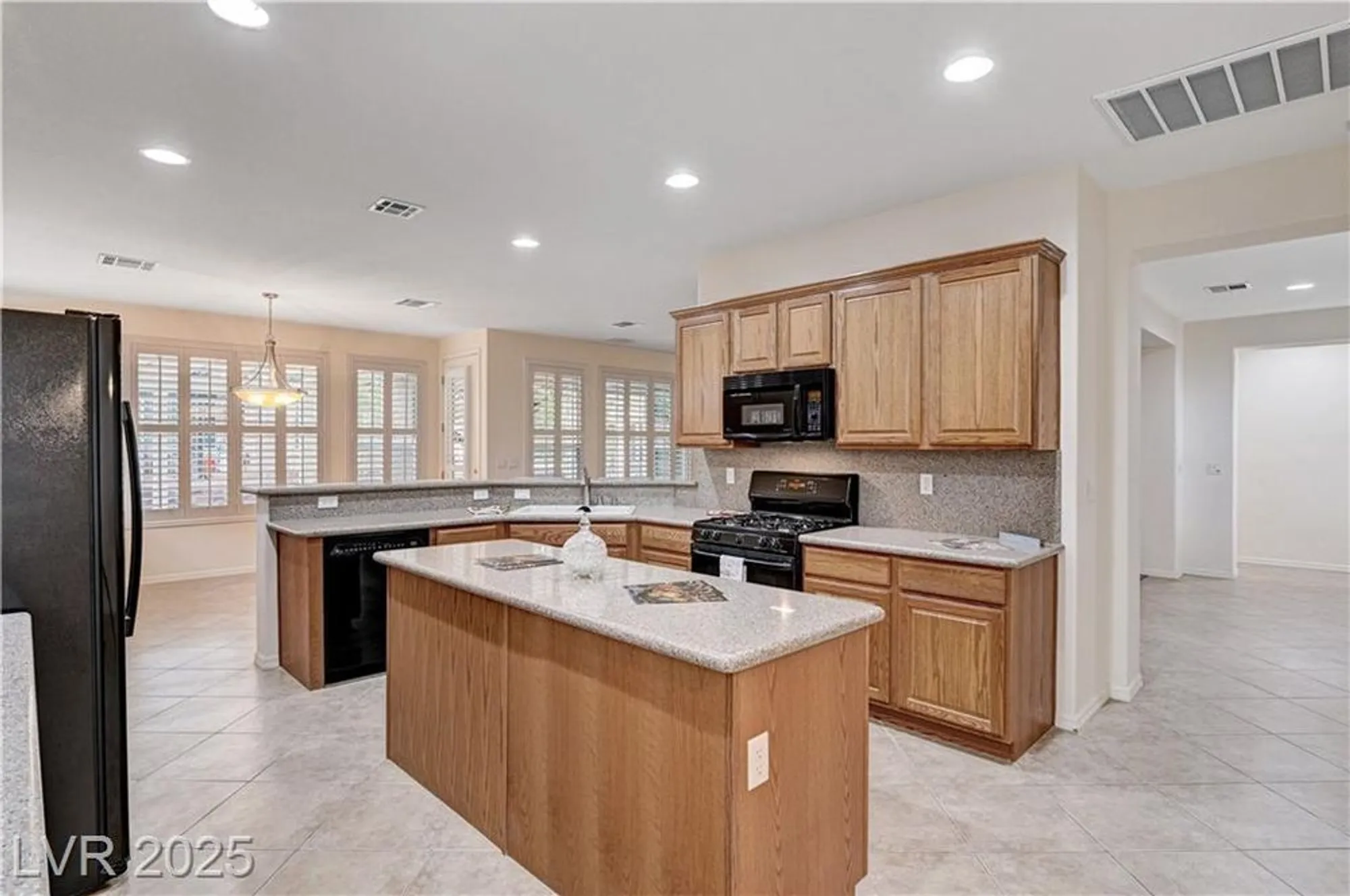 Property Slideshow image 16 of 96 | 10372 abisso dr, Las Vegas, NV, 89135