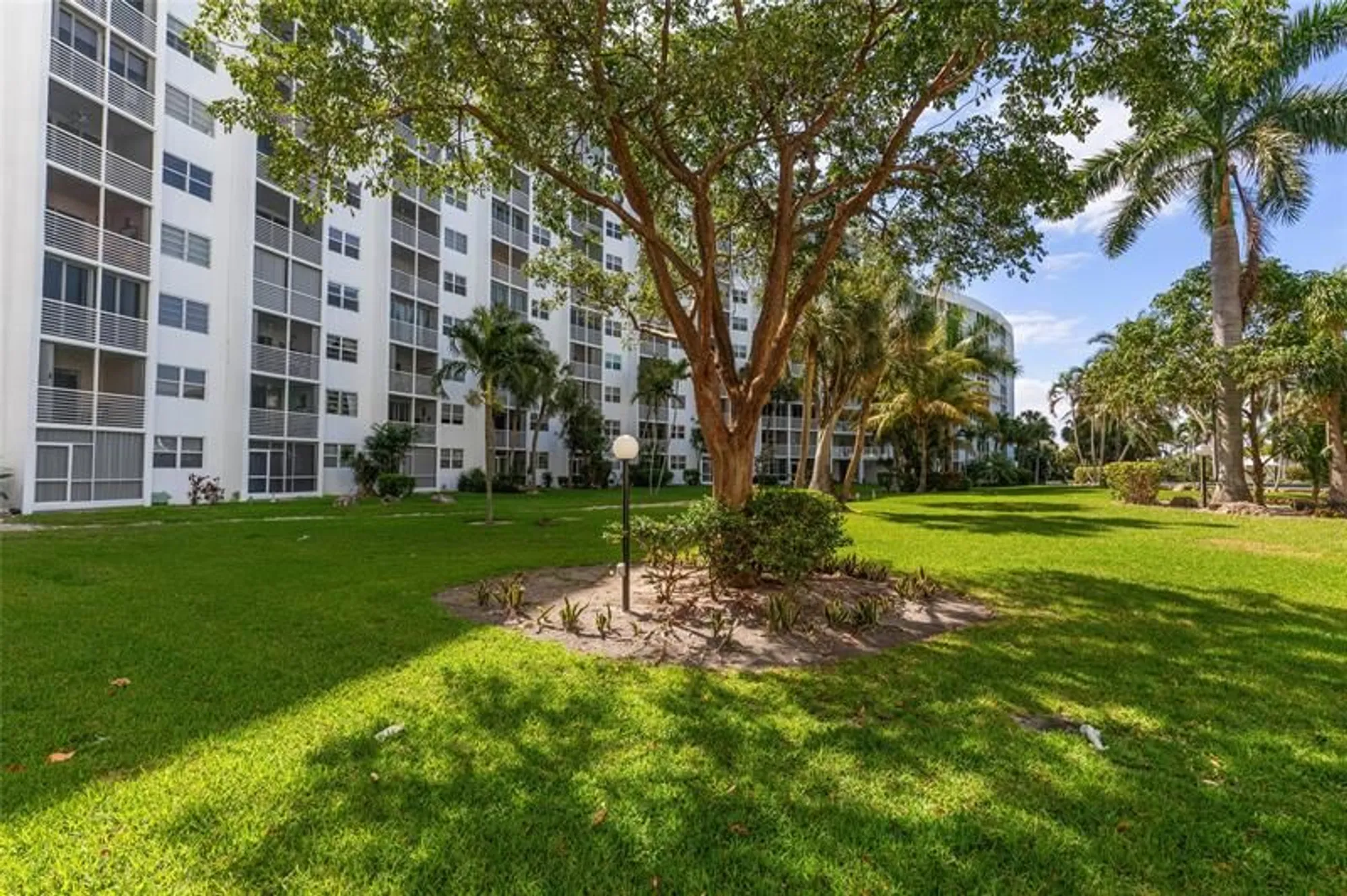 Property Slideshow image 10 of 27 | 2731 ne 14th street cswy 121, Pompano Beach, FL, 33062