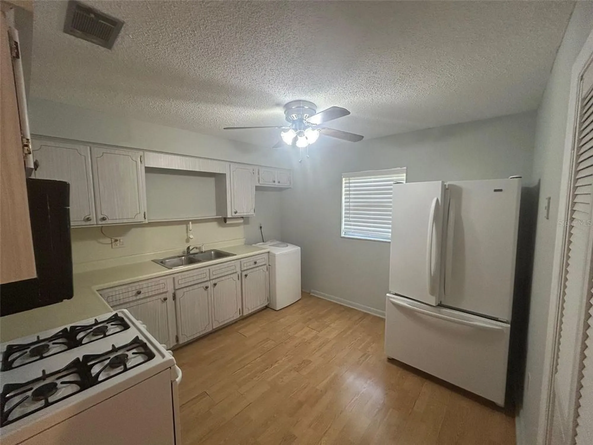 Property Slideshow image 7 of 12 | 10116 tulip st n # 10116, Pinellas Park, FL, 33782