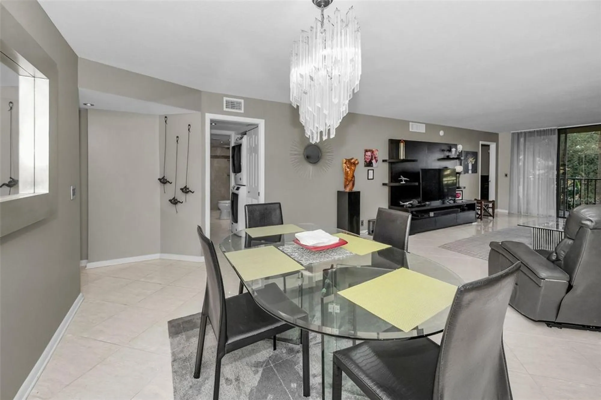 Property Slideshow image 17 of 85 | 3062 eastland blvd 105, Clearwater, FL, 33761