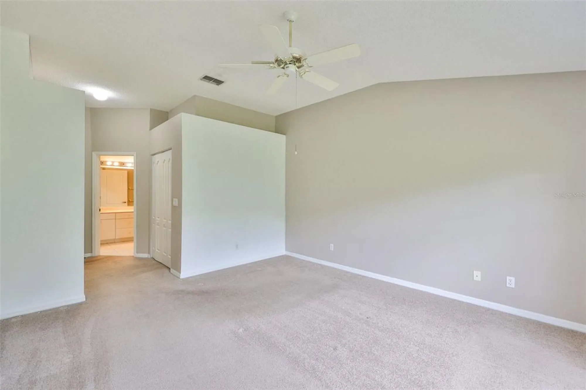 Property Slideshow image 30 of 59 | 920 villeroy greens dr, Sun City Center, FL, 33573