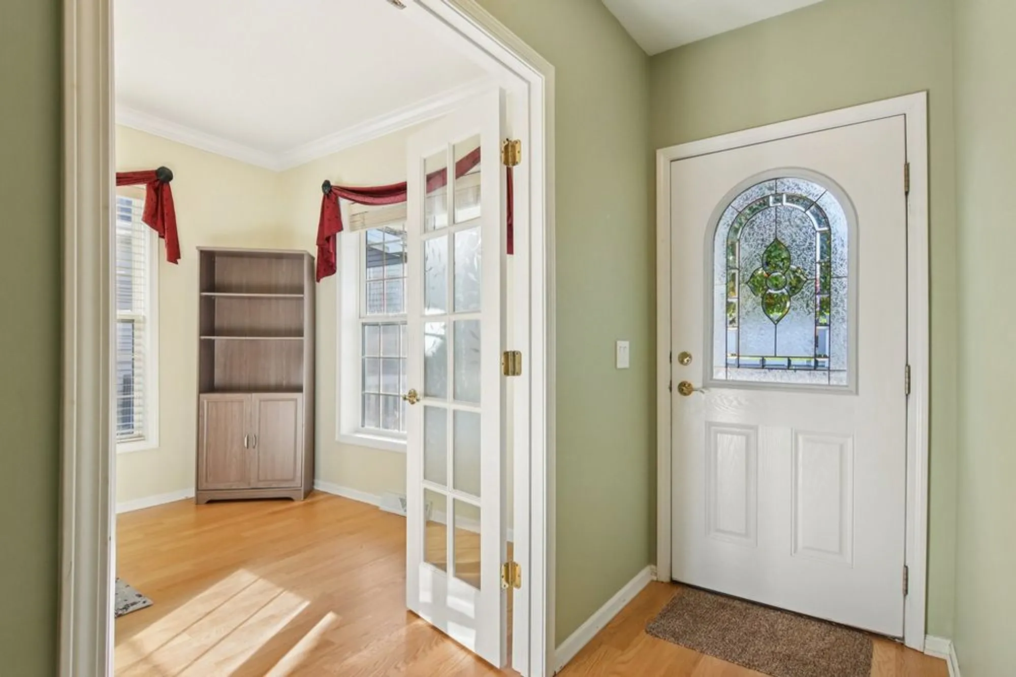 Property Slideshow image 13 of 39 | 328 legacy ct, Grayslake, IL, 60030