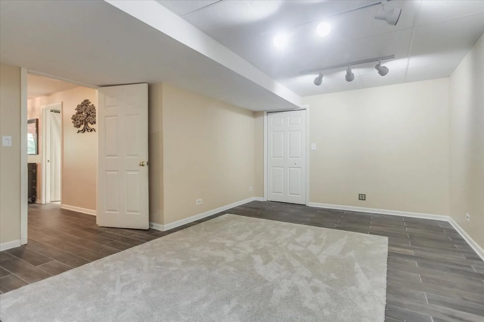 Property Slideshow image 28 of 42 | 970 longmeadow ct, Lake Barrington, IL, 60010