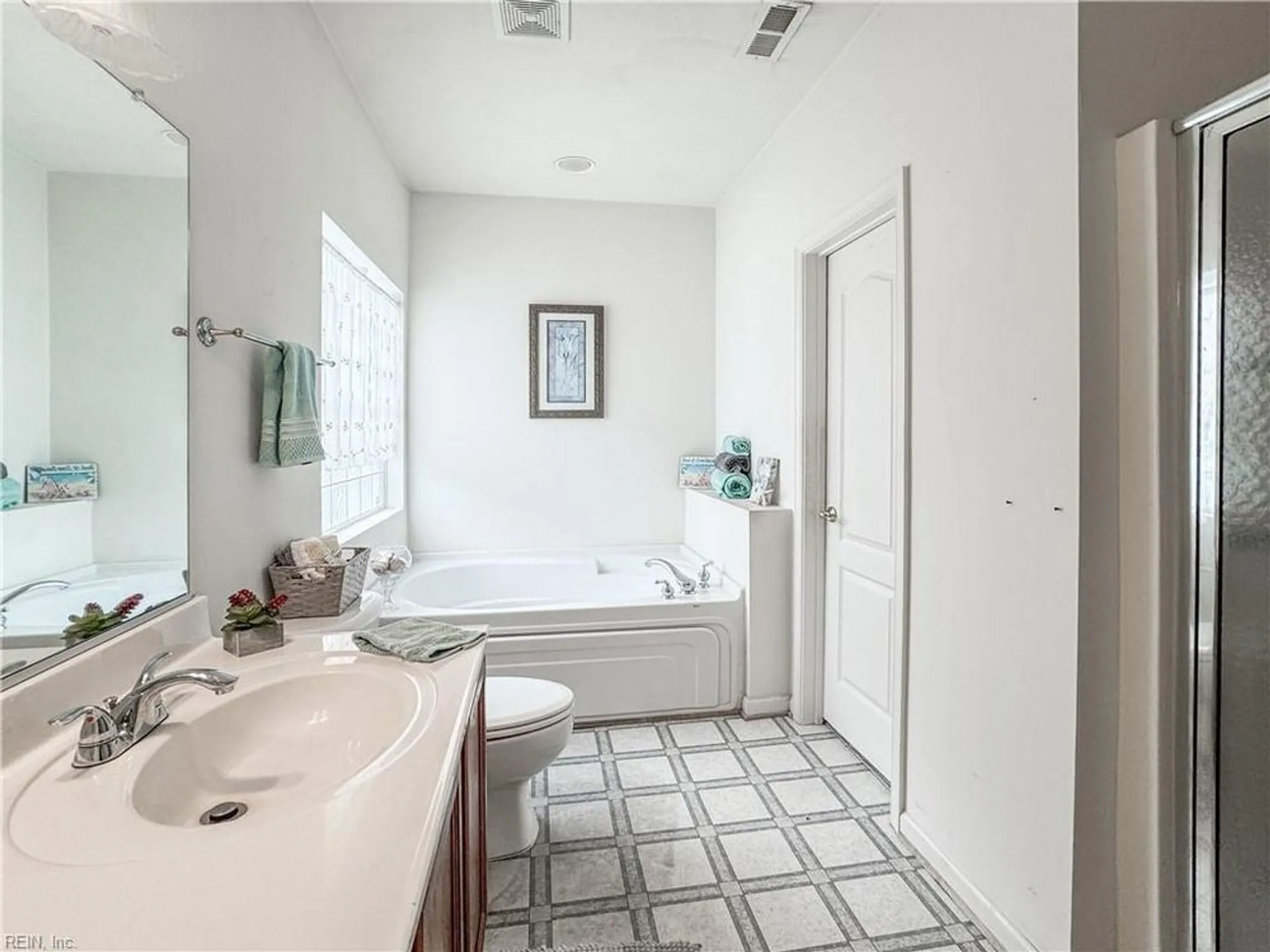 Property Slideshow image 19 of 38 | 2937 einstein dr, Virginia Beach, VA, 23456