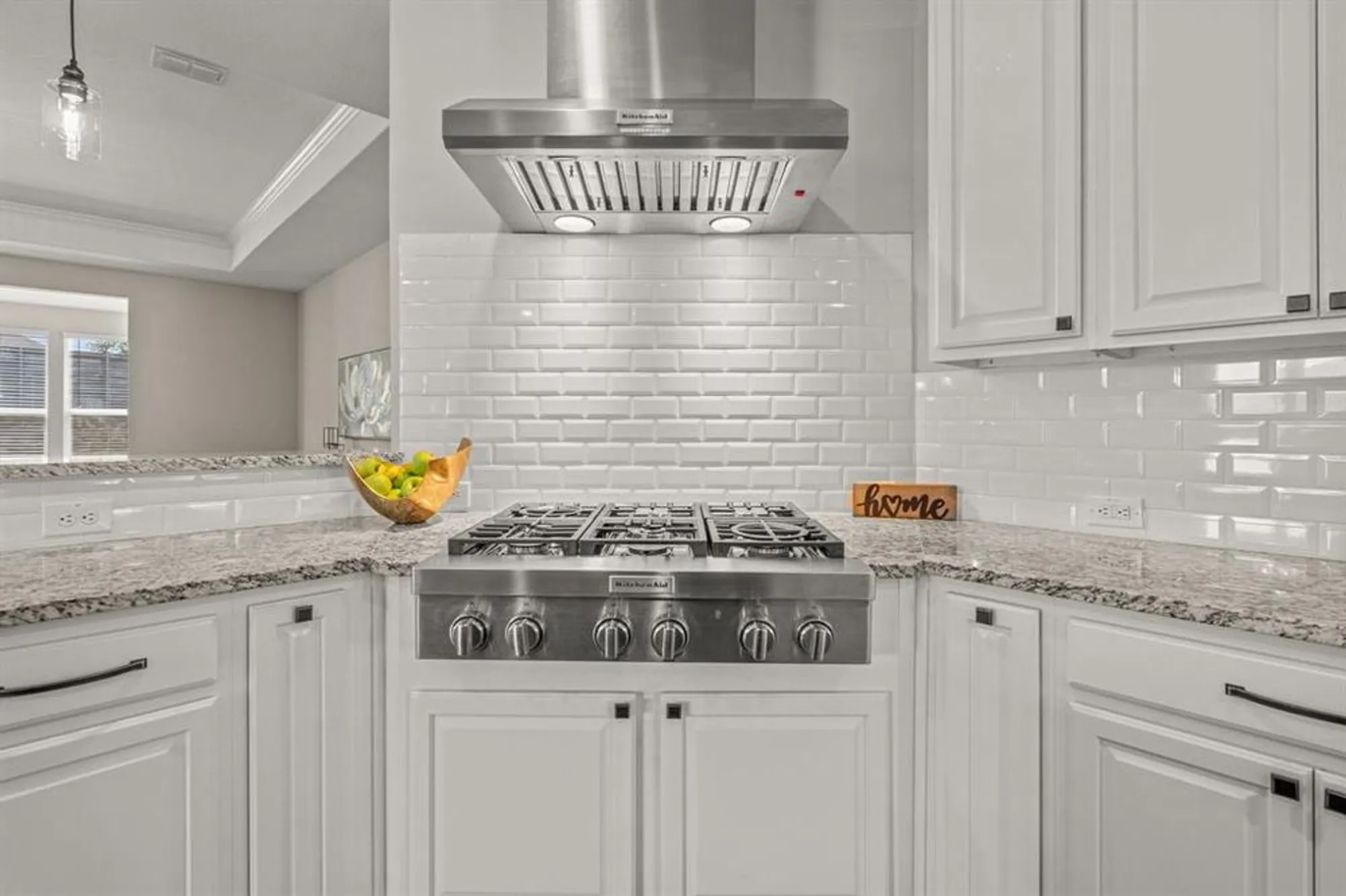 Property Slideshow image 11 of 40 | 712 freedom ln, Aubrey, TX, 76227