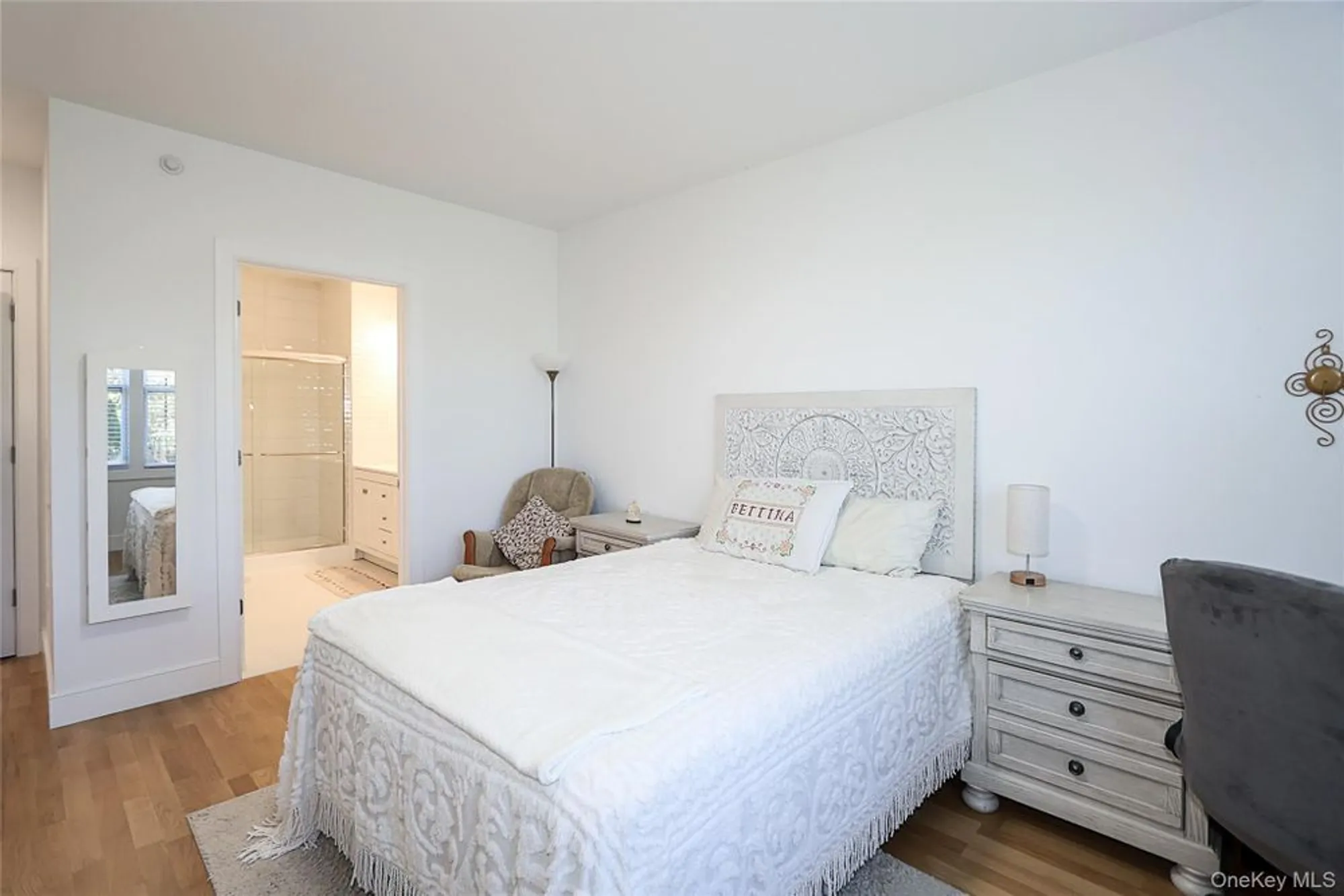 Property Slideshow image 19 of 29 | 209 breton way, Glen Cove, NY, 11542