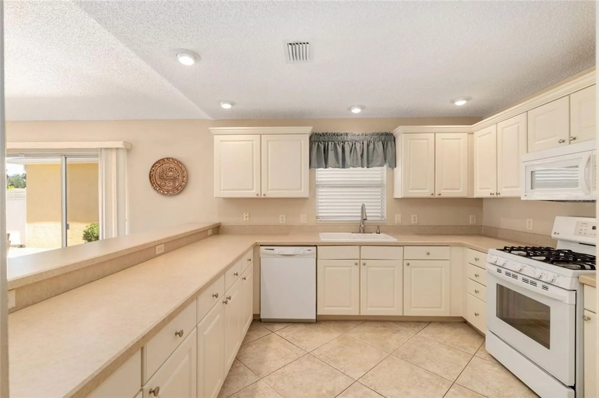 Property Slideshow image 7 of 48 | 2117 smoaks st, The Villages, FL, 32162