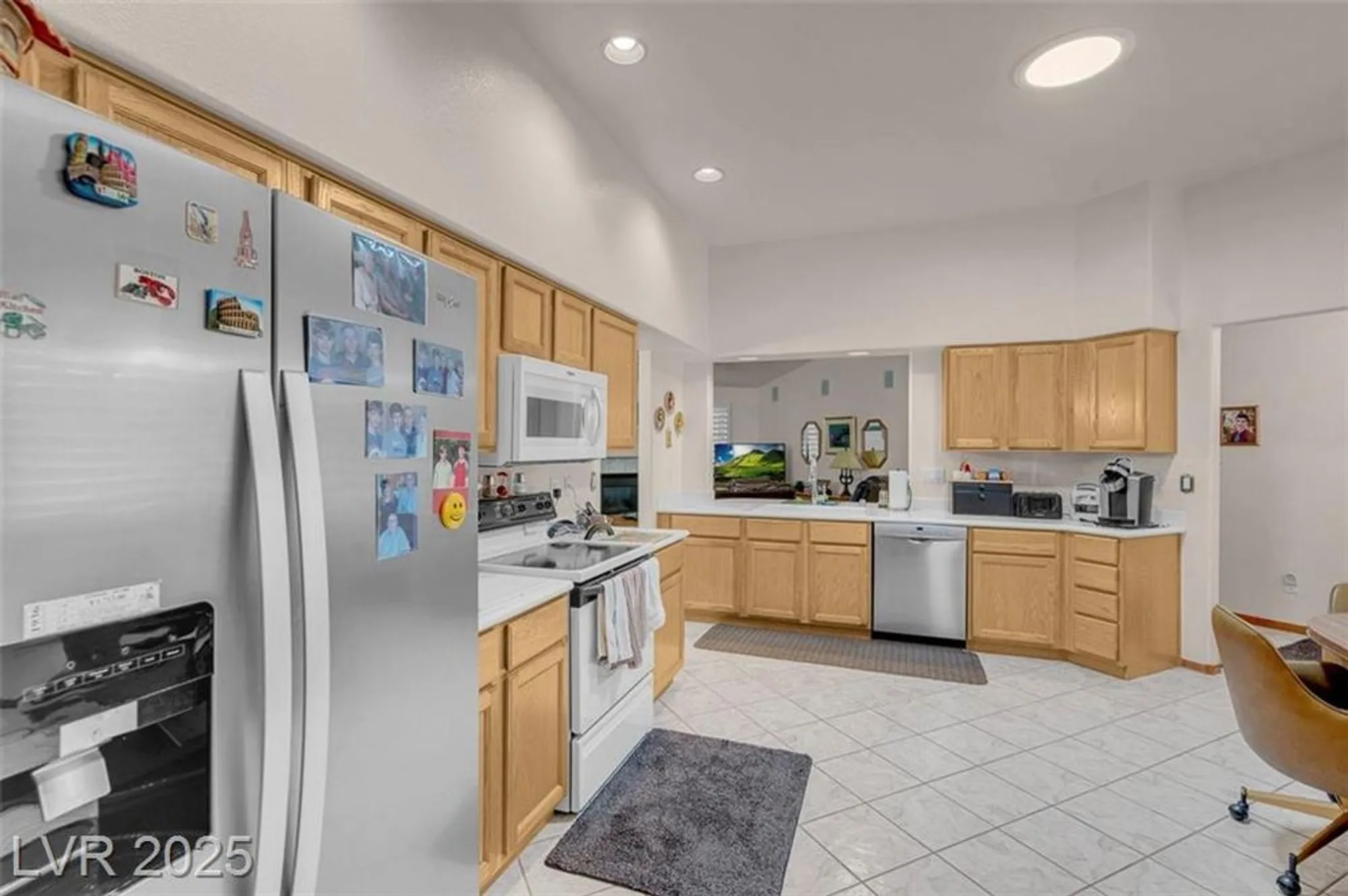 Property Slideshow image 13 of 46 | 5204 rim view ln, Las Vegas, NV, 89130