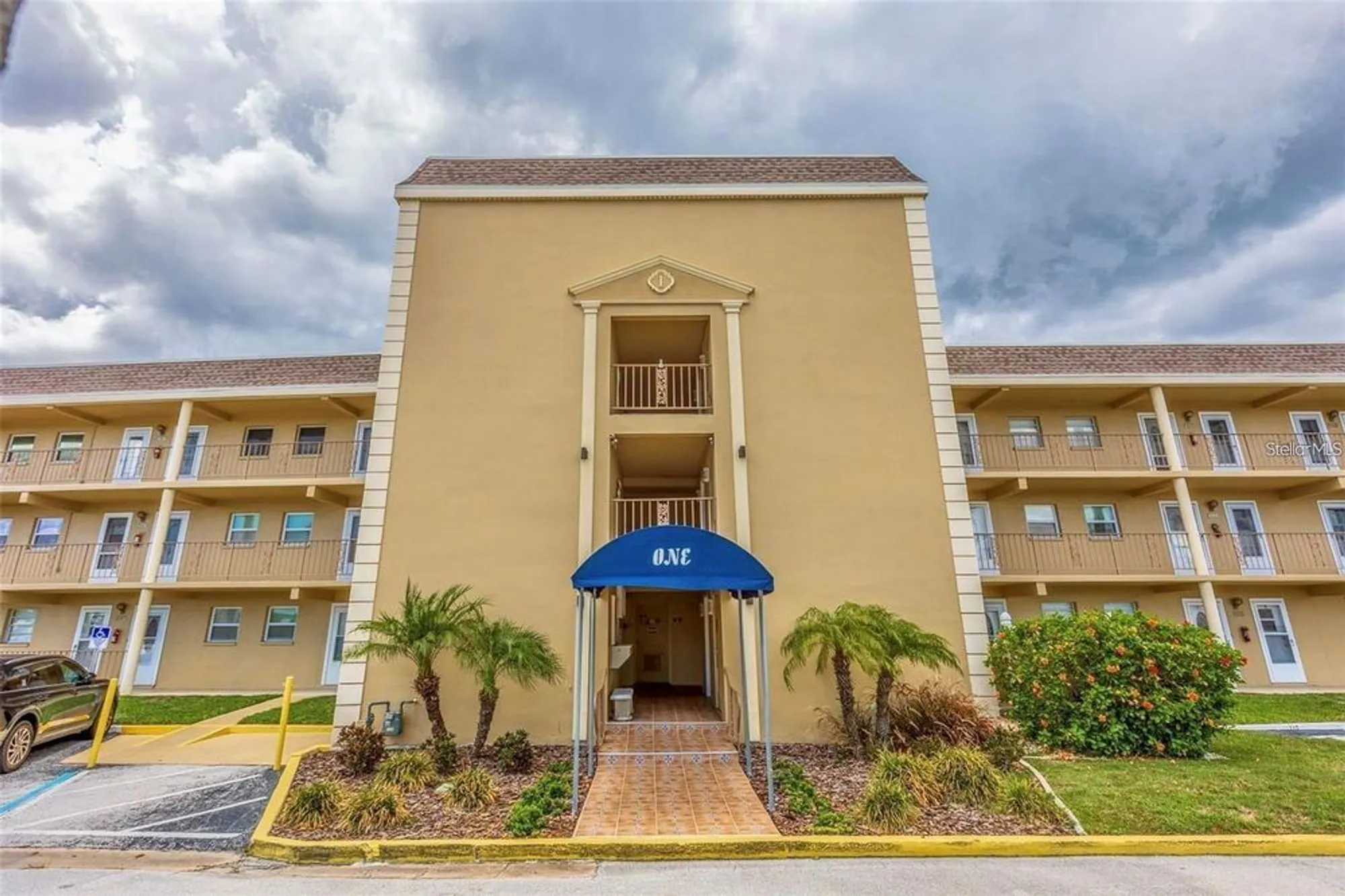 Property Slideshow image 2 of 33 | 1 boca ciega point blvd apt 213, St Petersburg, FL, 33708
