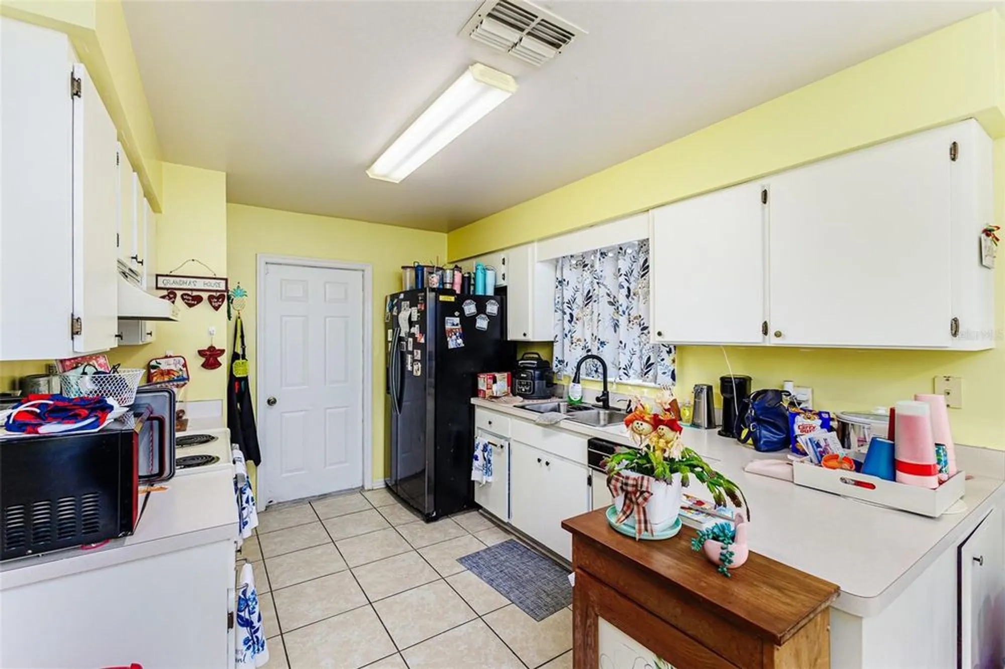 Property Slideshow image 5 of 29 | 1836 prairie dunes cir, Lakeland, FL, 33810