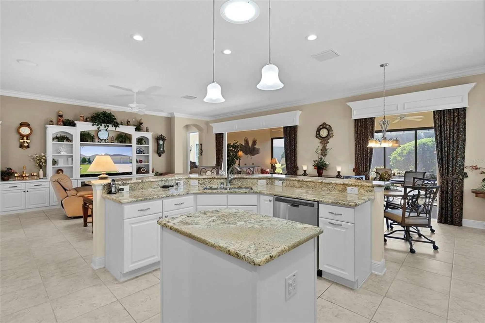 Property Slideshow image 27 of 69 | 2259 isleworth cir, The Villages, FL, 32163