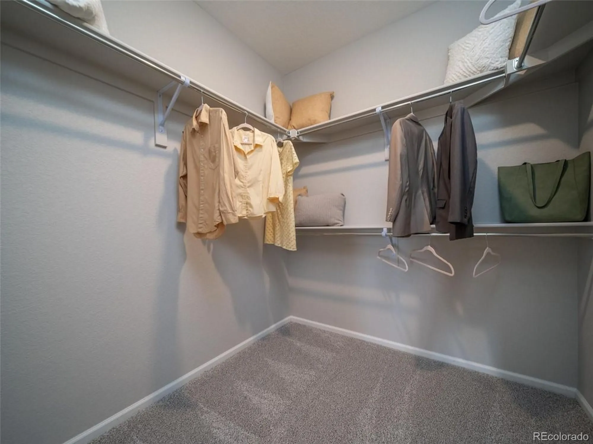 Property Slideshow image 12 of 17 | 21875 e 51st dr, Aurora, CO, 80019