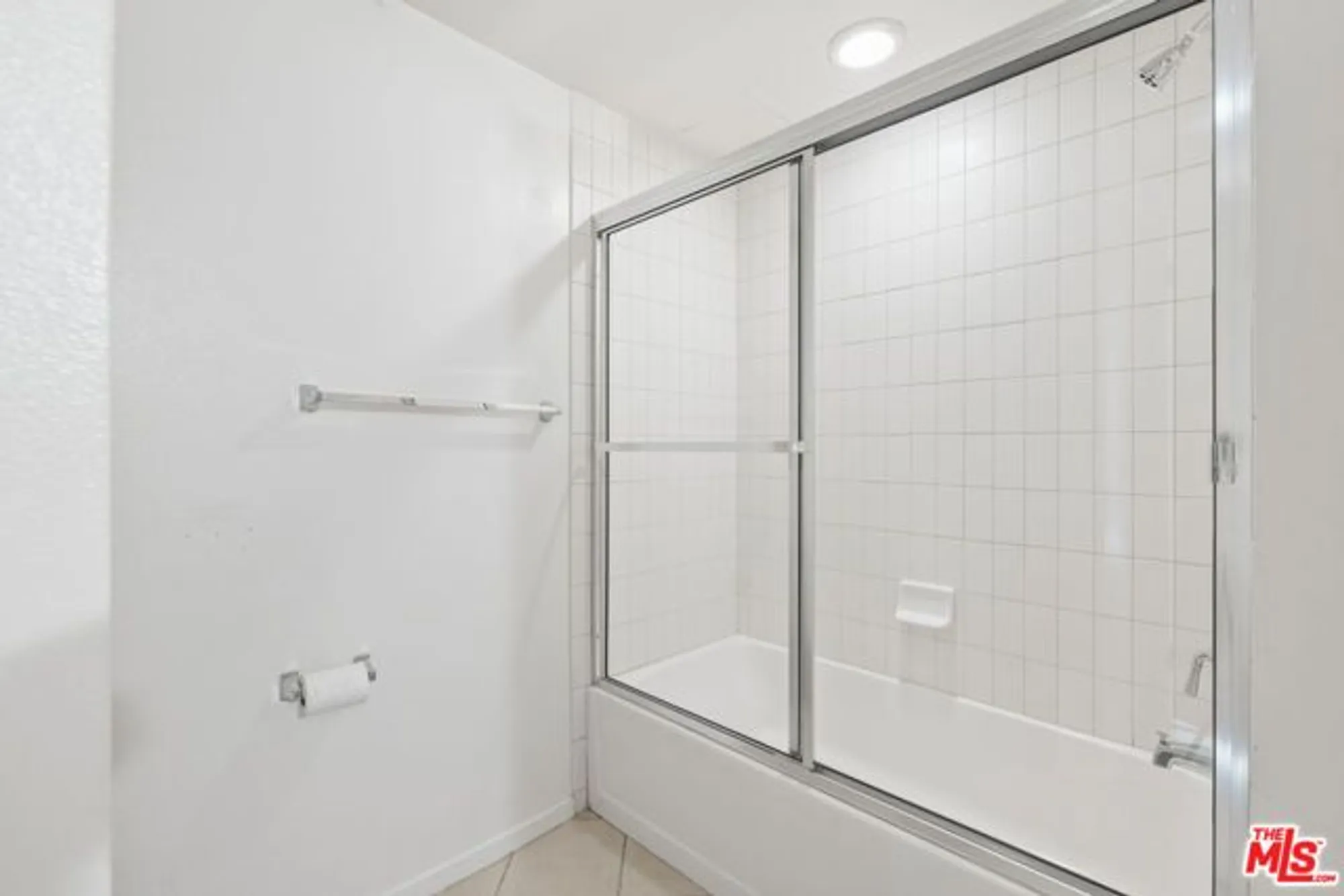 Property Slideshow image 28 of 41 | 267 s san pedro st unit 211, Los Angeles, CA, 90012