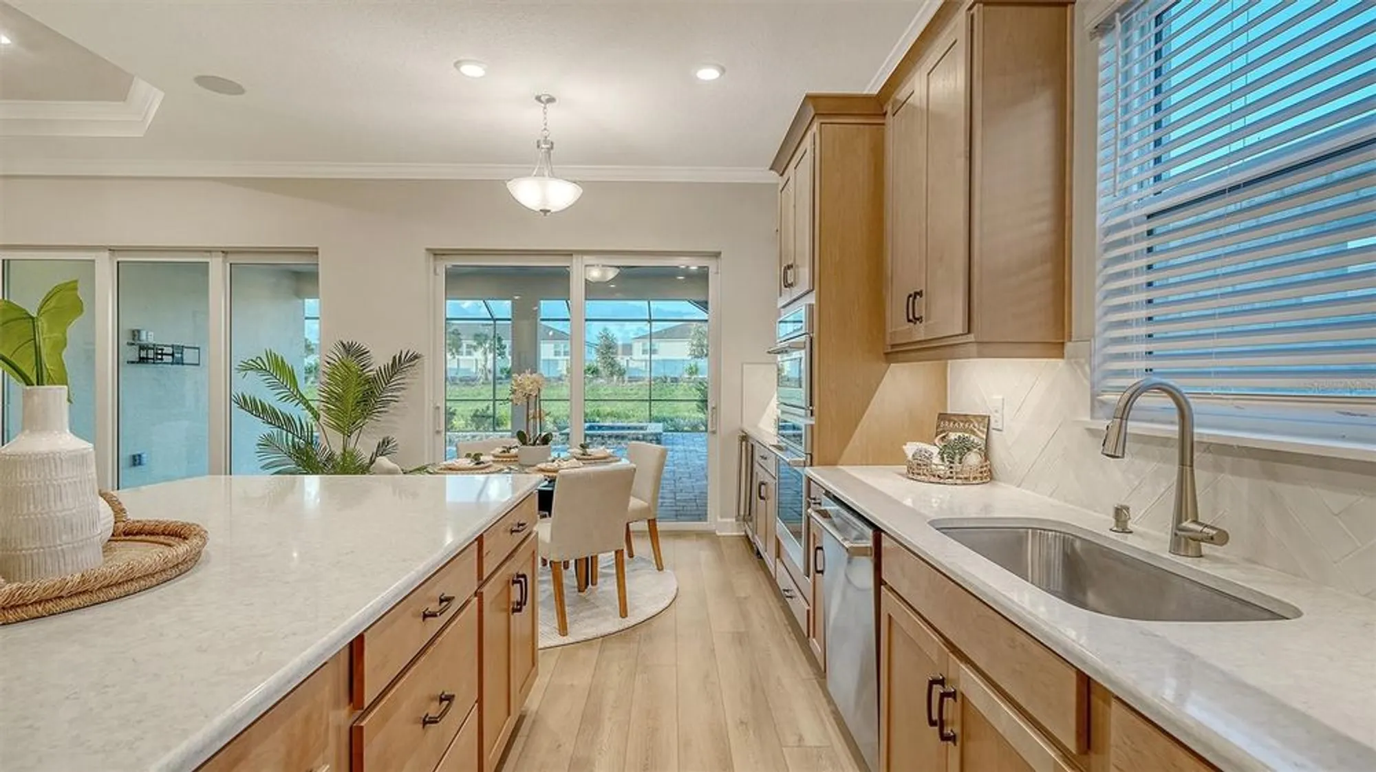 Property Slideshow image 19 of 90 | 16423 isola pl, Lakewood Ranch, FL, 34211