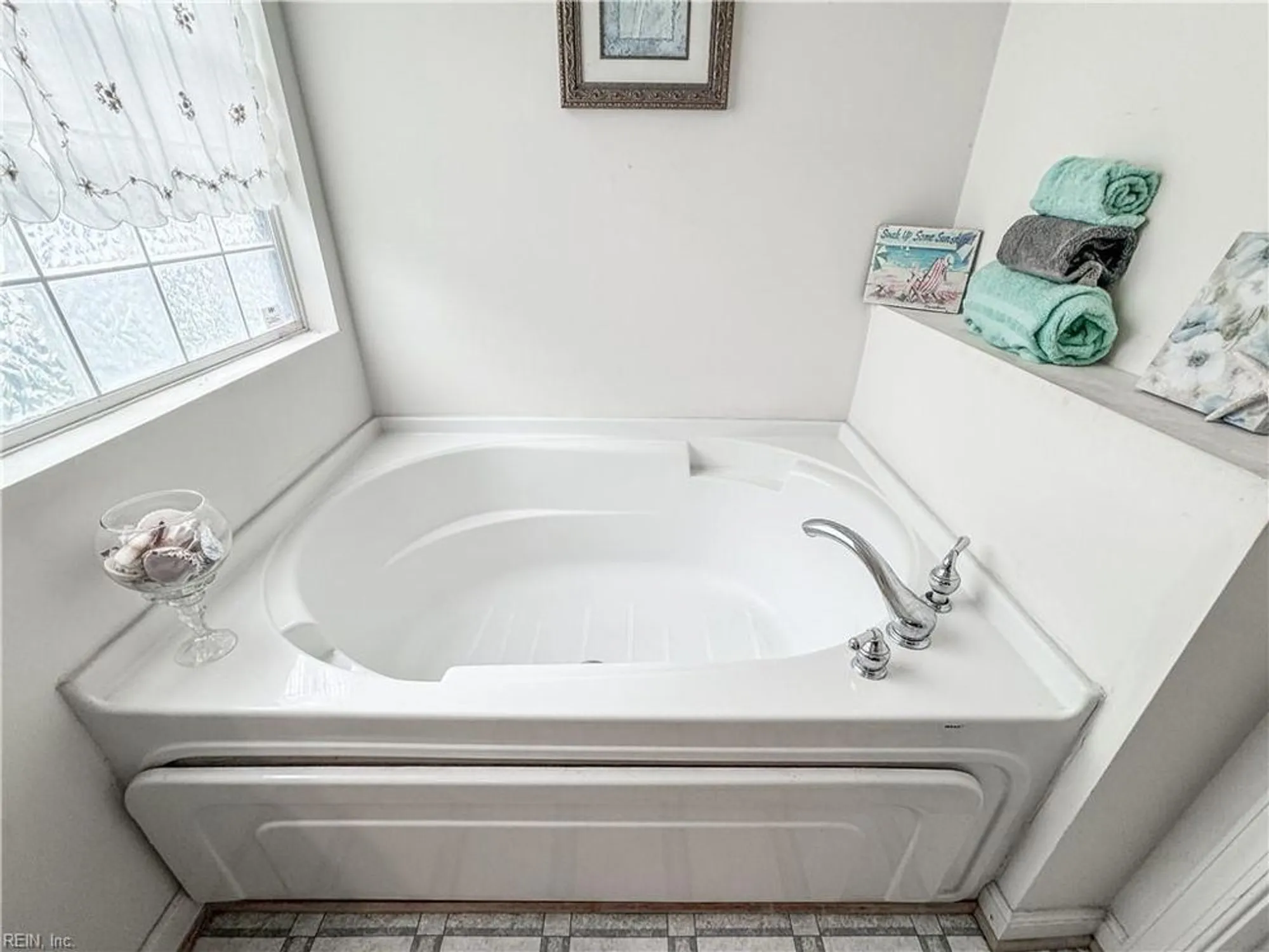 Property Slideshow image 21 of 38 | 2937 einstein dr, Virginia Beach, VA, 23456