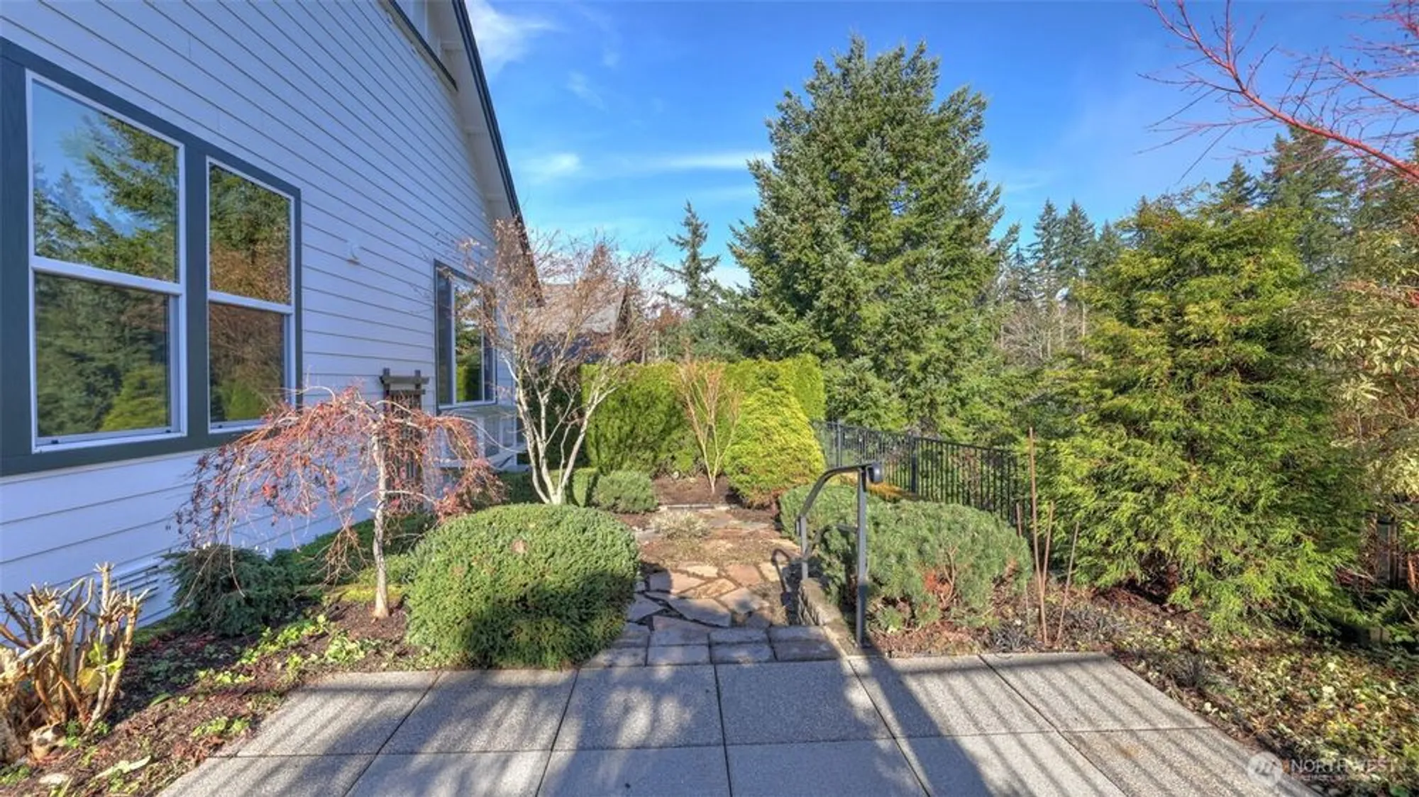 Property Slideshow image 27 of 40 | 12832 231st pl, Redmond, WA, 98053