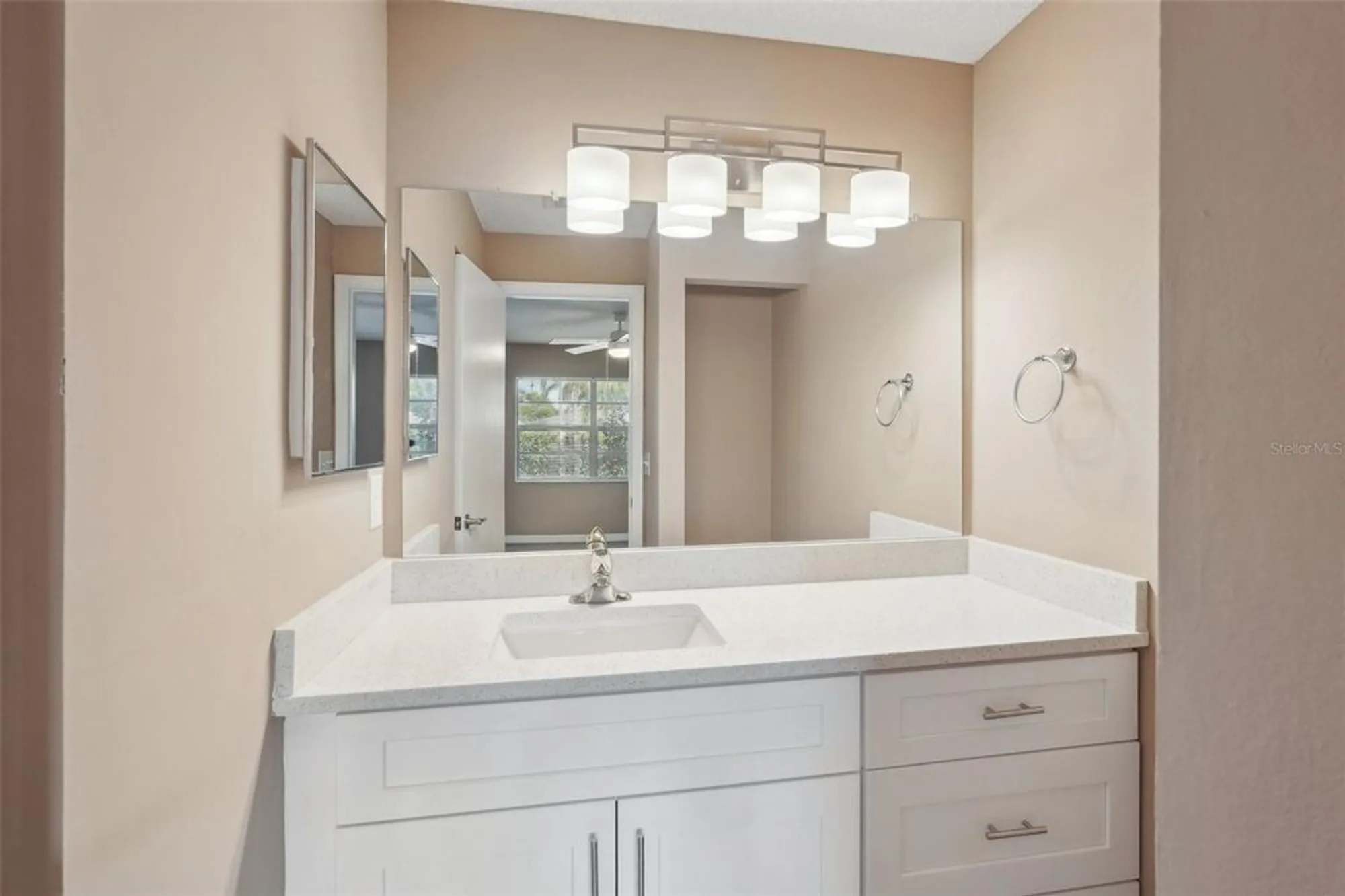 Property Slideshow image 18 of 57 | 2529 lancaster dr, Sun City Center, FL, 33573