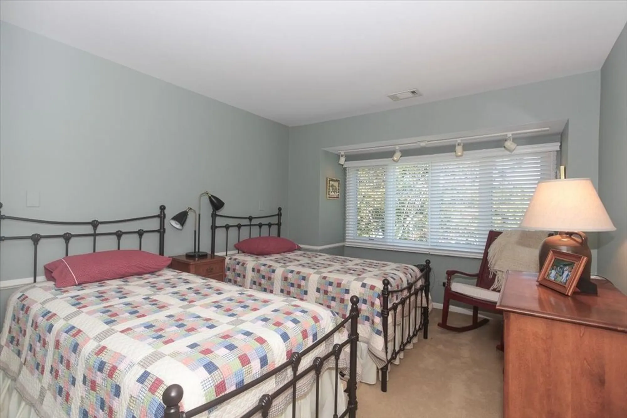 Property Slideshow image 25 of 54 | 660 old barn rd # f-24, Lake Barrington, IL, 60010