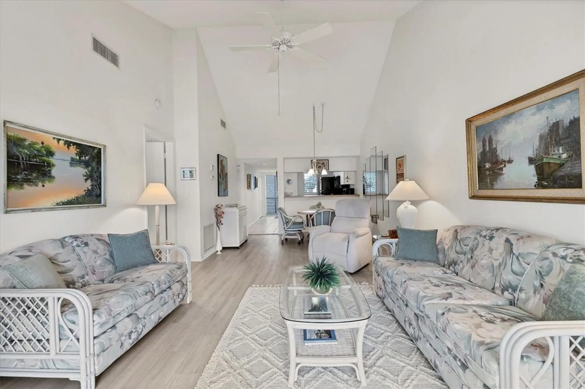Property Slideshow image 15 of 35 | 402 cerromar cir 207, Venice, FL, 34293