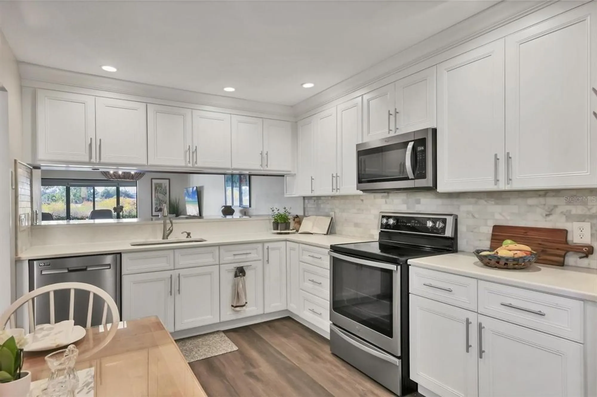 Property Slideshow image 13 of 55 | 3861 wilshire cir 115, Sarasota, FL, 34238