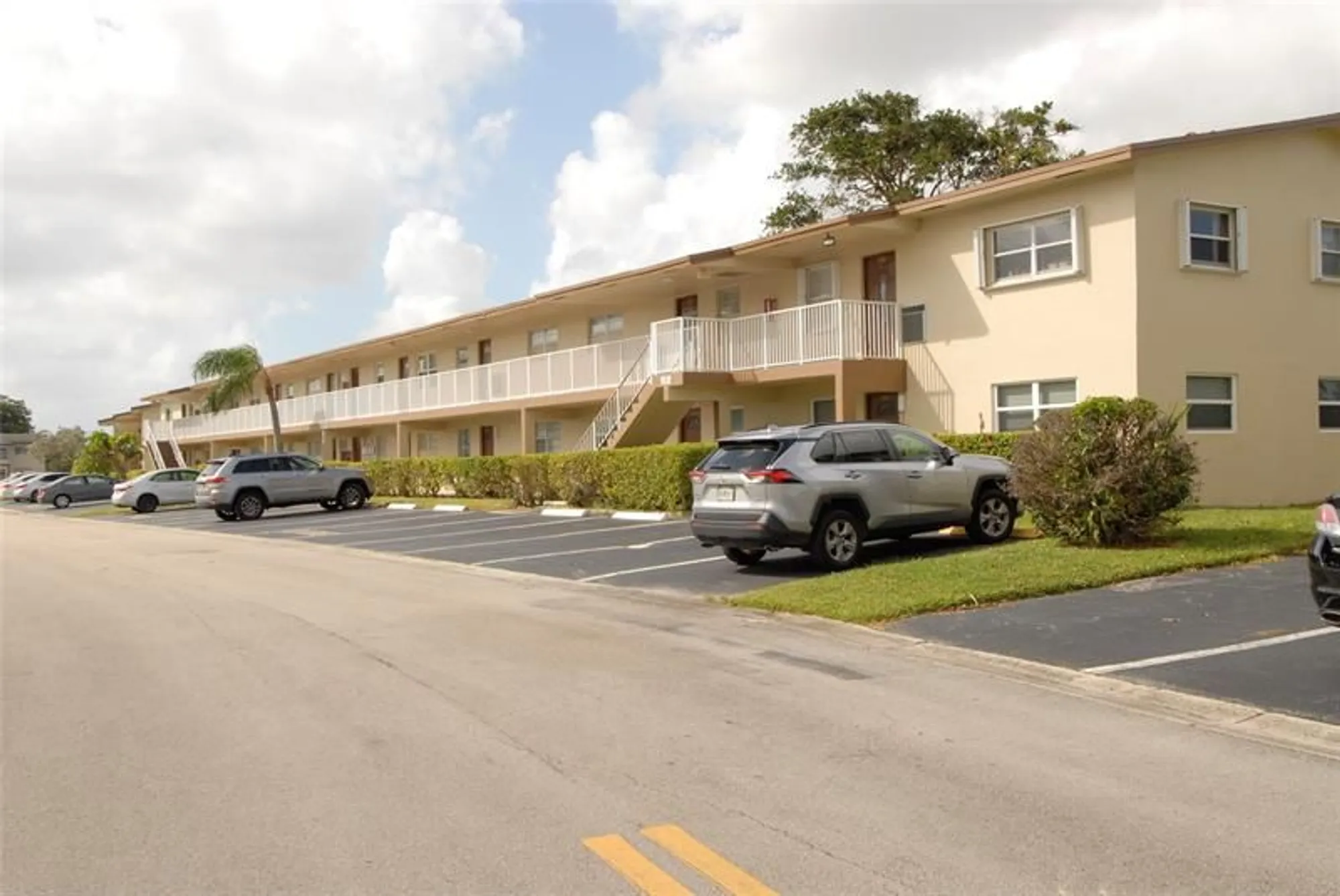 Property Slideshow image 12 of 21 | 7855 nw 5th ct apt 104, Margate, FL, 33063