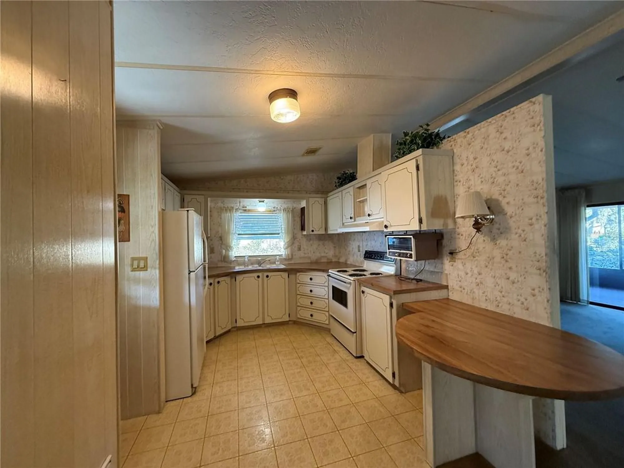 Property Slideshow image 2 of 29 | 108 winterberry ave, Wildwood, FL, 34785