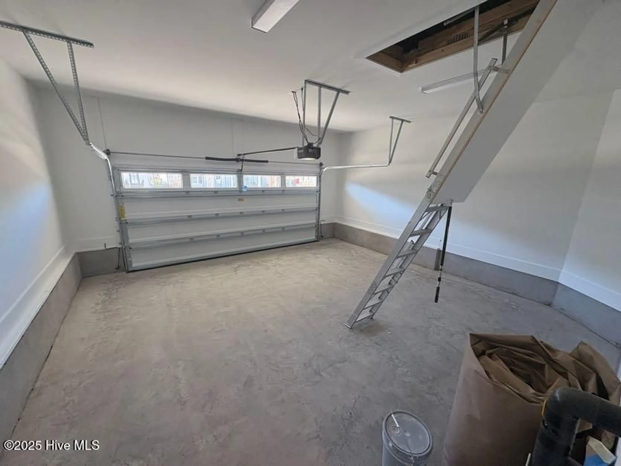 Property Slideshow image 32 of 34 | 335 longhill dr, Wilmington, NC, 28412