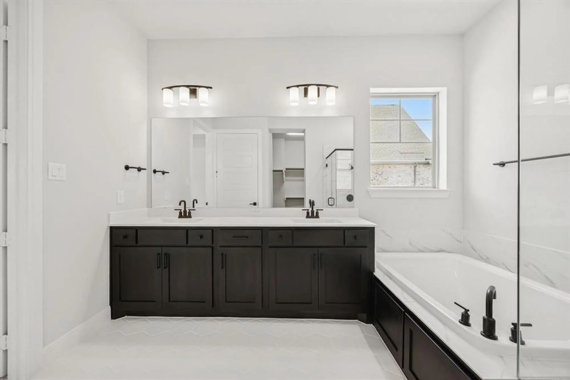 Property Slideshow image 29 of 30 | 2065 spotted fawn dr, Arlington, TX, 76005