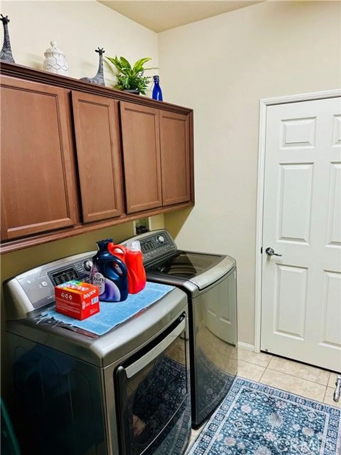 Property Slideshow image 20 of 30 | 19369 glaslyn ct, Apple Valley, CA, 92308