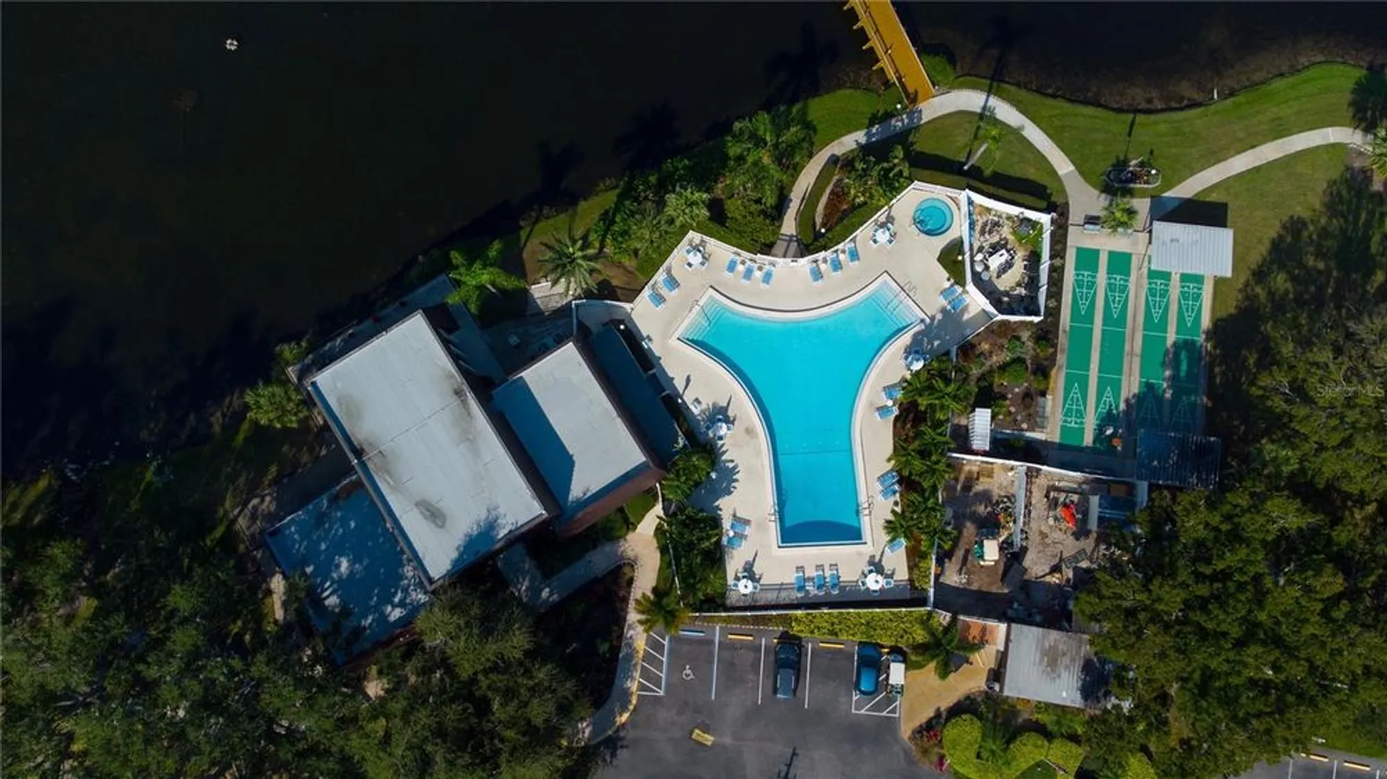 Property Slideshow image 27 of 37 | 14130 rosemary ln 4211, Largo, FL, 33774