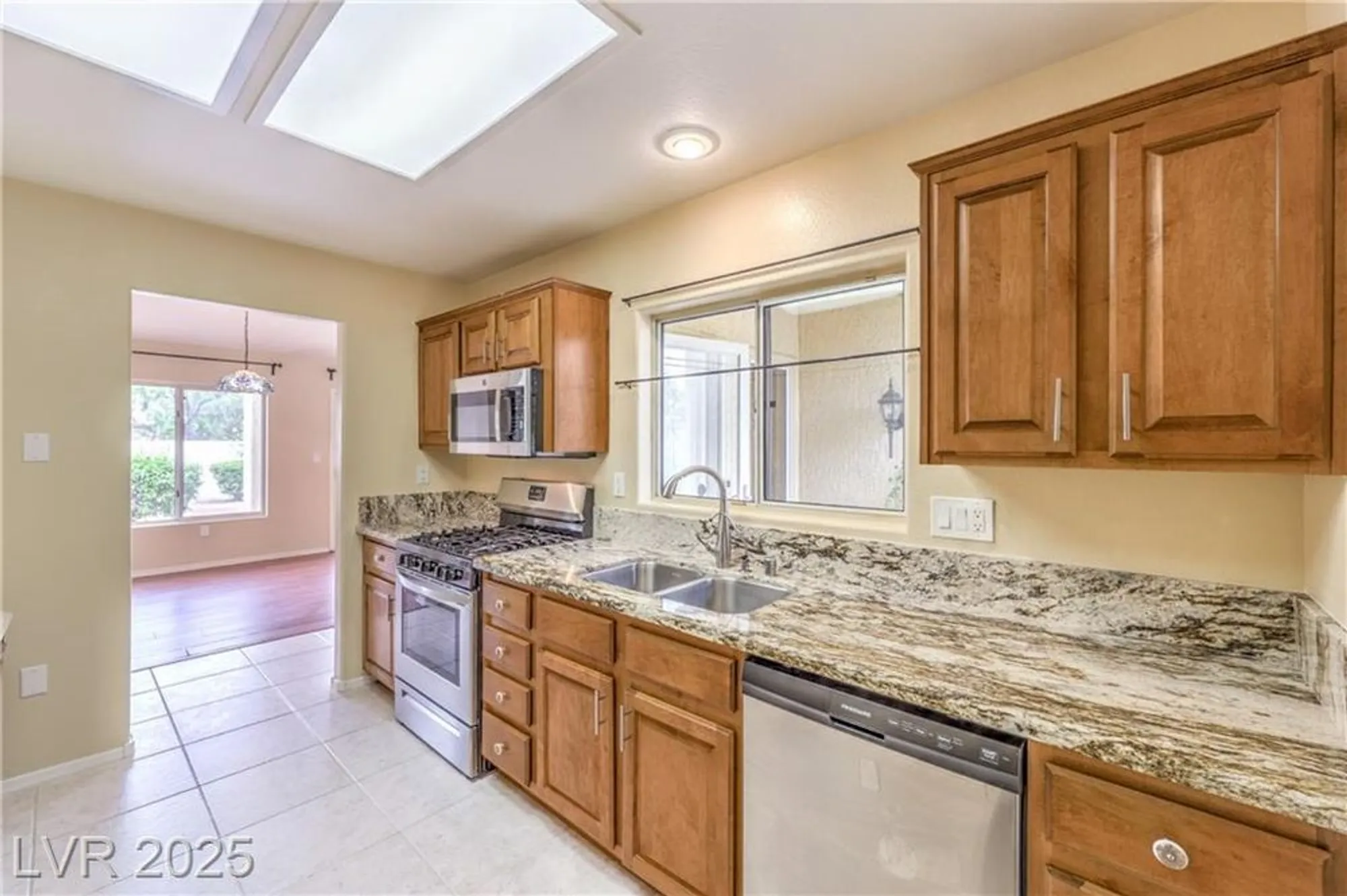 Property Slideshow image 12 of 39 | 9948 bundella dr, Las Vegas, NV, 89134