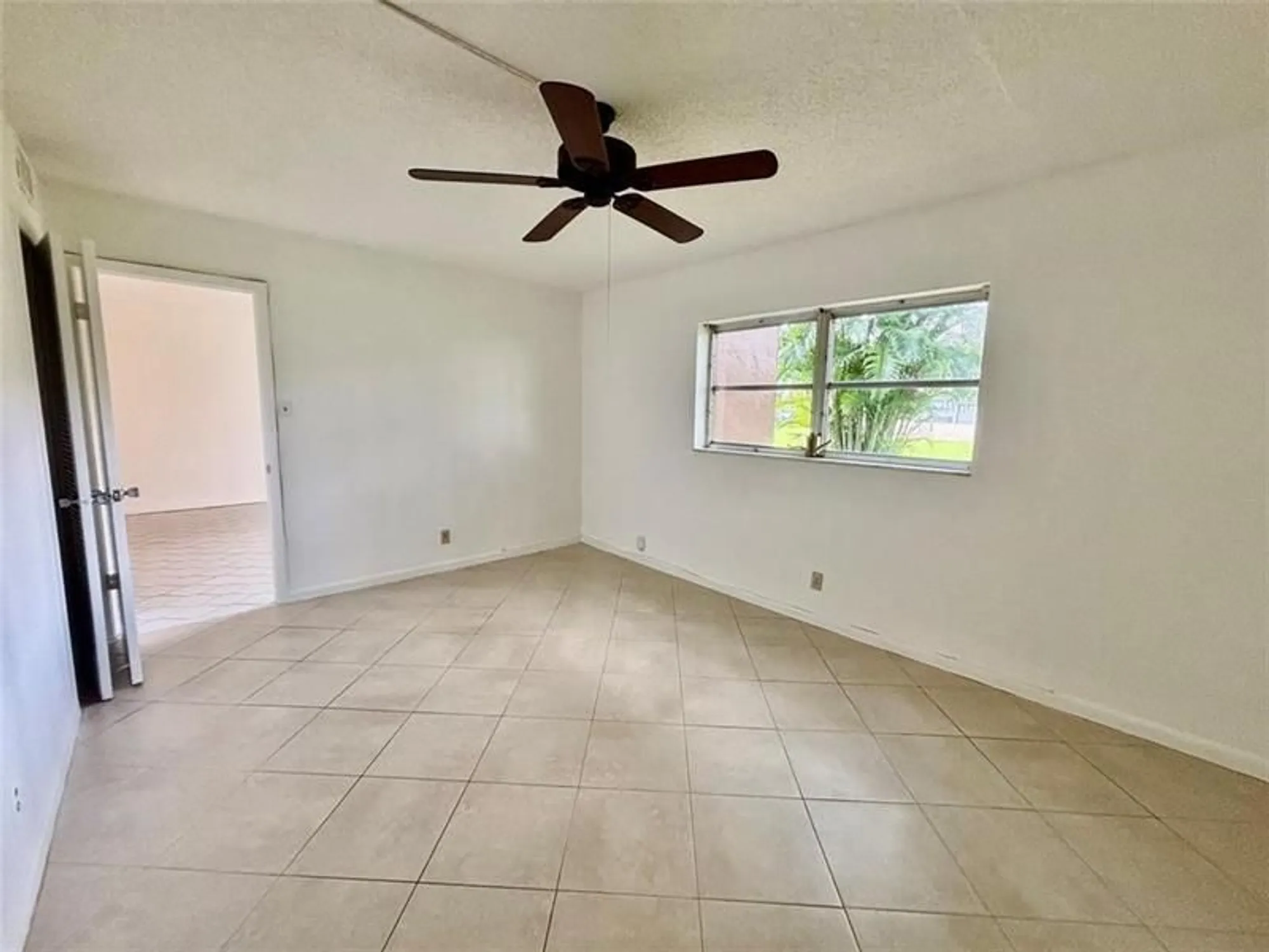 Property Slideshow image 11 of 32 | 7600 nw 5th pl apt 102, Margate, FL, 33063