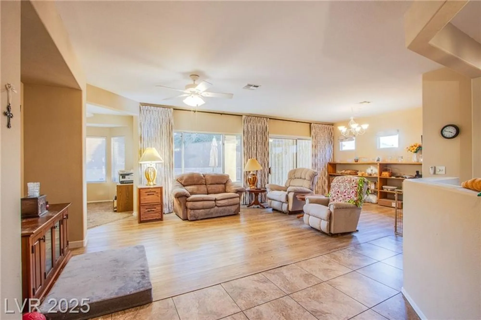 Property Slideshow image 12 of 31 | 2581 evansville ave, Henderson, NV, 89052