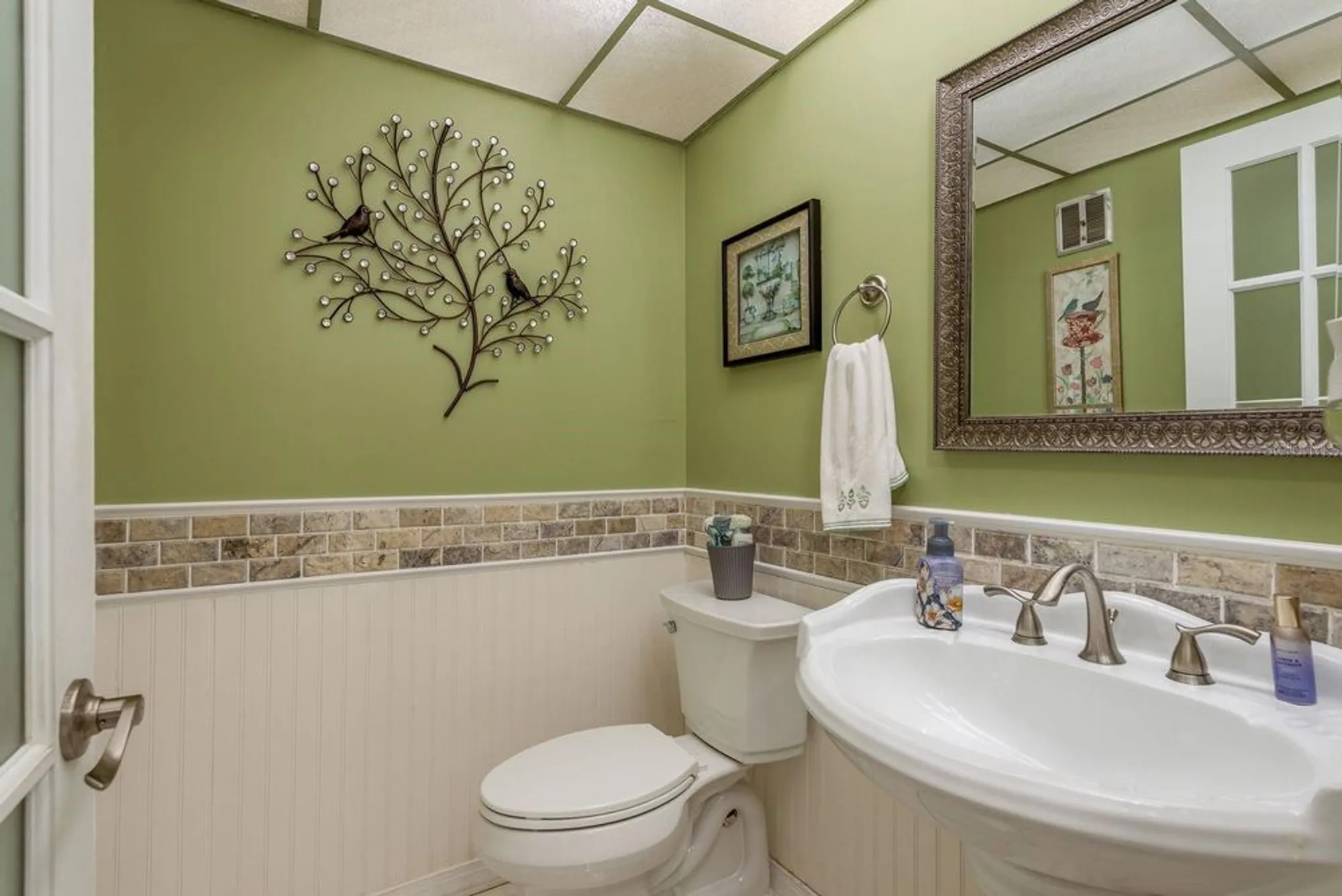 Property Slideshow image 14 of 32 | 19029 us highway 19 n apt 6-7, Clearwater, FL, 33764