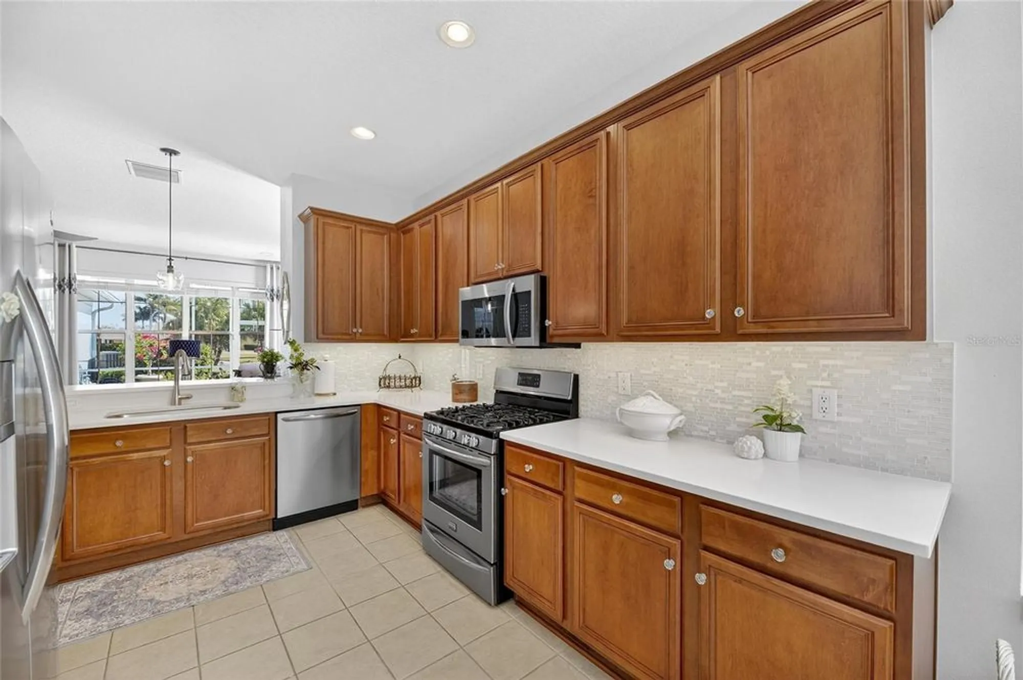 Property Slideshow image 15 of 100 | 5612 golden isles dr, Apollo Beach, FL, 33572