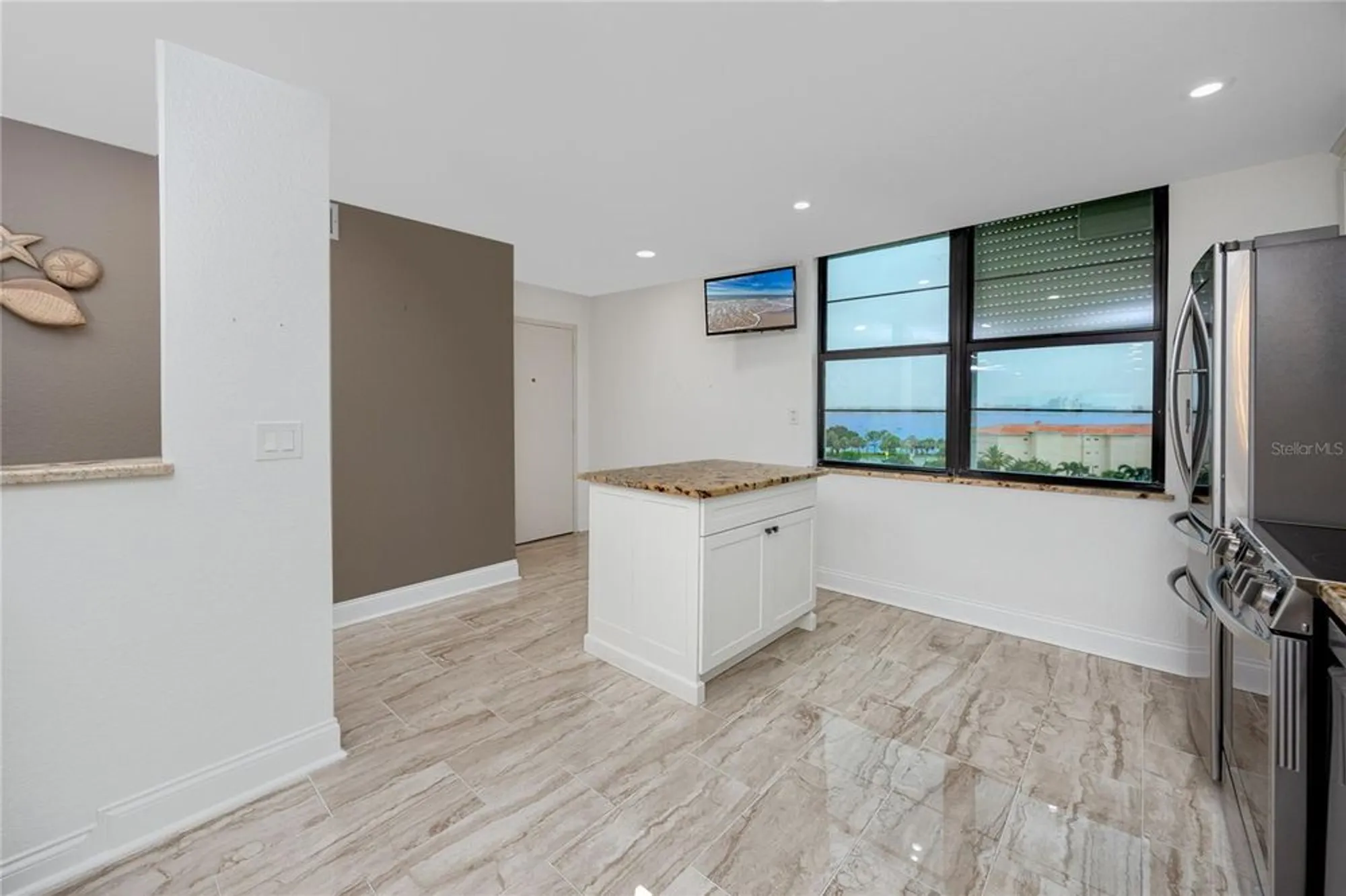 Property Slideshow image 8 of 54 | 7300 sun island dr 706, South Pasadena, FL, 33707