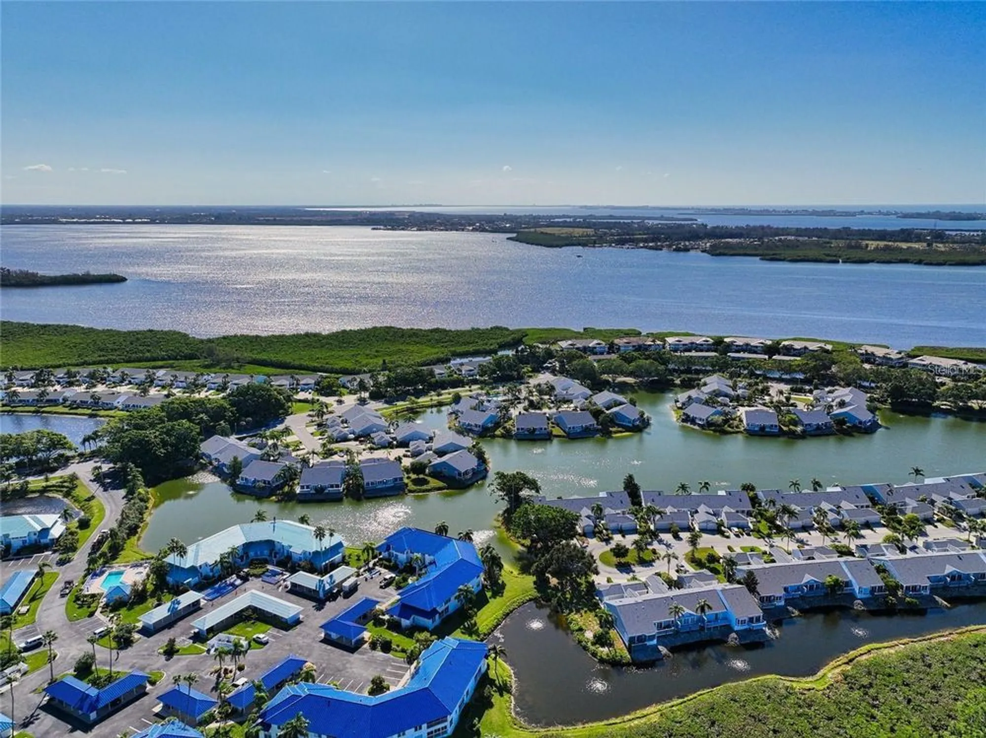 Property Slideshow image 21 of 37 | 967 waterside ln, Bradenton, FL, 34209