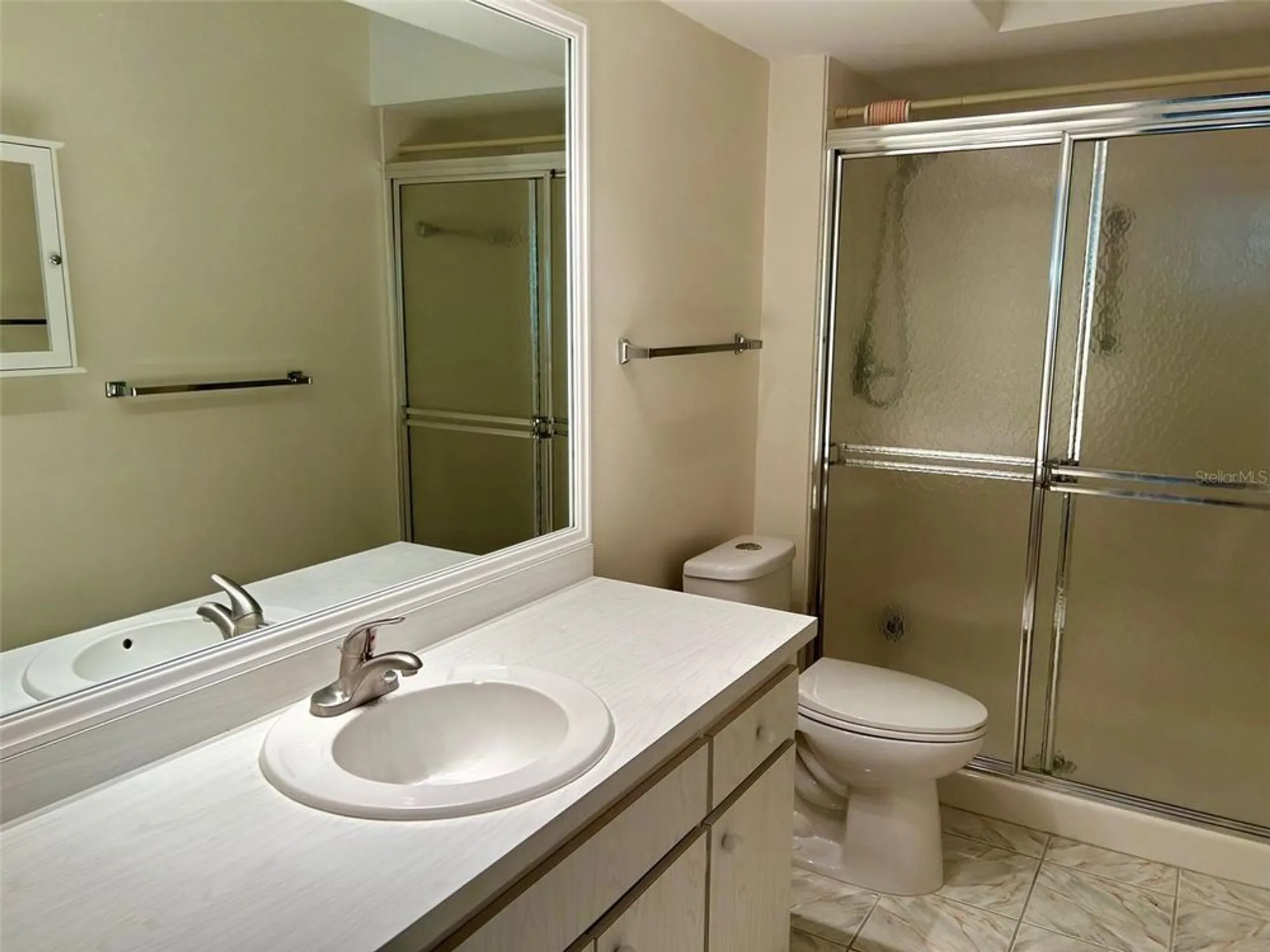 Property Slideshow image 7 of 23 | 2567 oakleaf ln 41b, Clearwater, FL, 33763