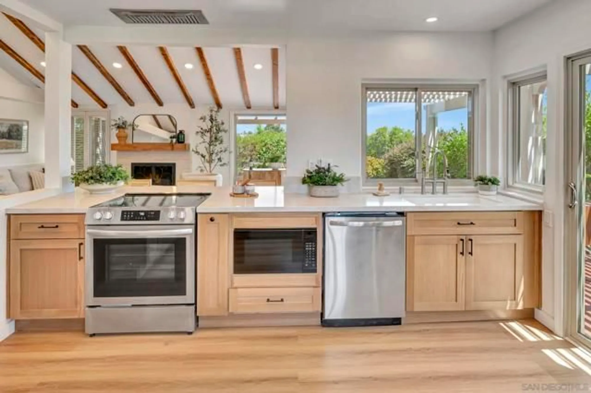 Property Slideshow image 14 of 49 | 12880 circulo dardo, San Diego, CA, 92128