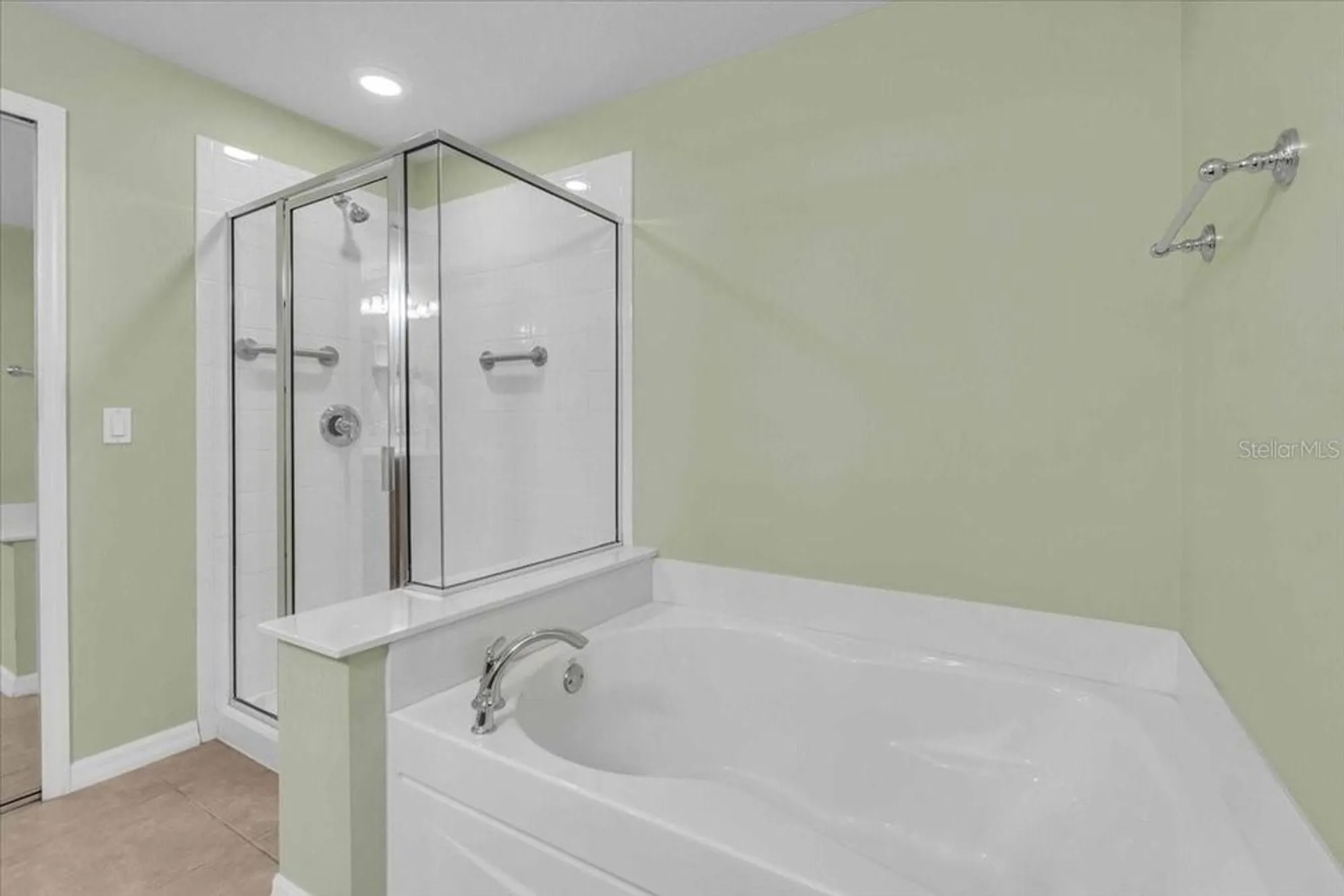 Property Slideshow image 13 of 24 | 1245 burgos dr 304, Sarasota, FL, 34238