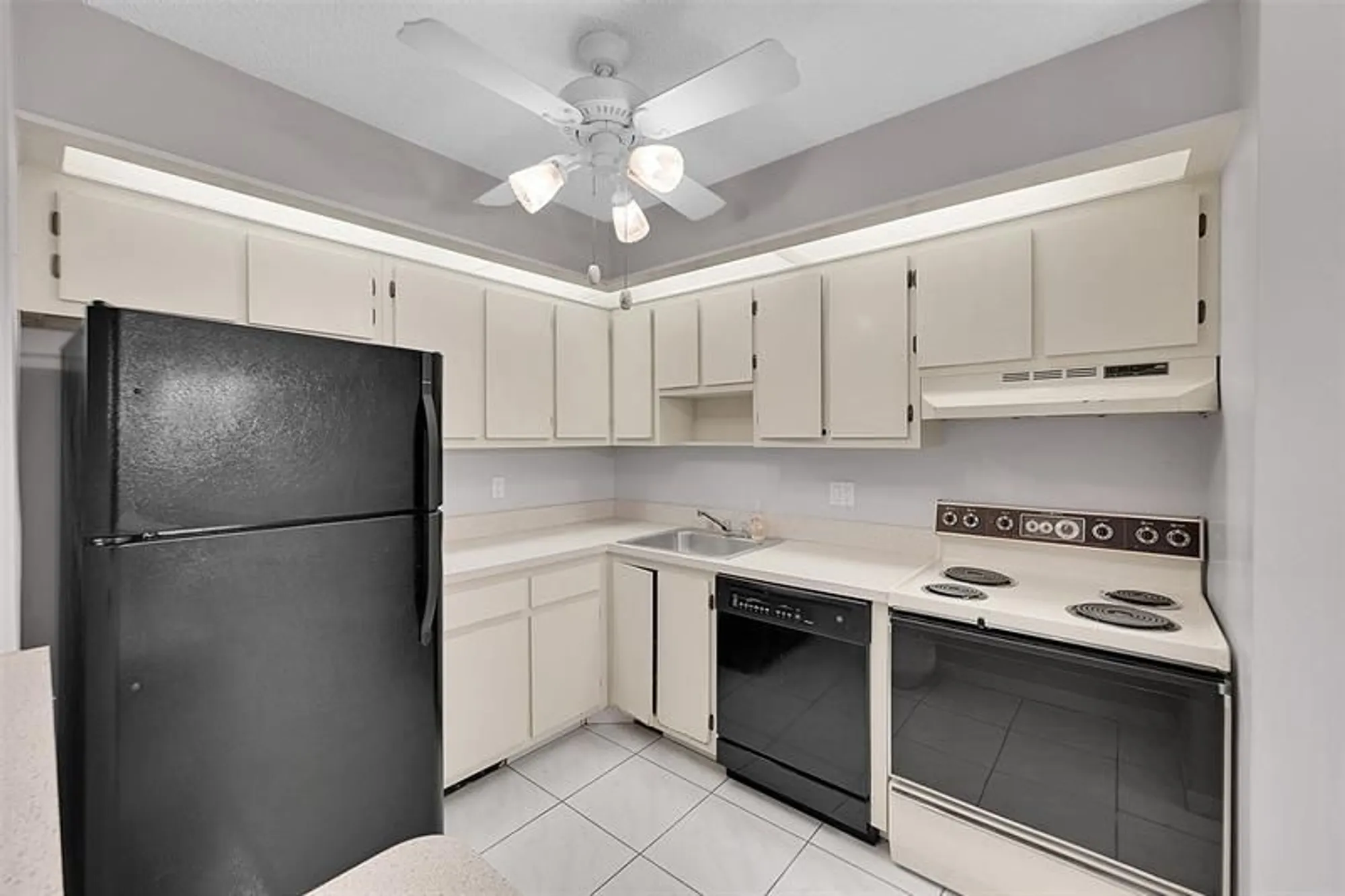Property Slideshow image 10 of 33 | 9968 n belfort cir 108, Tamarac, FL, 33321