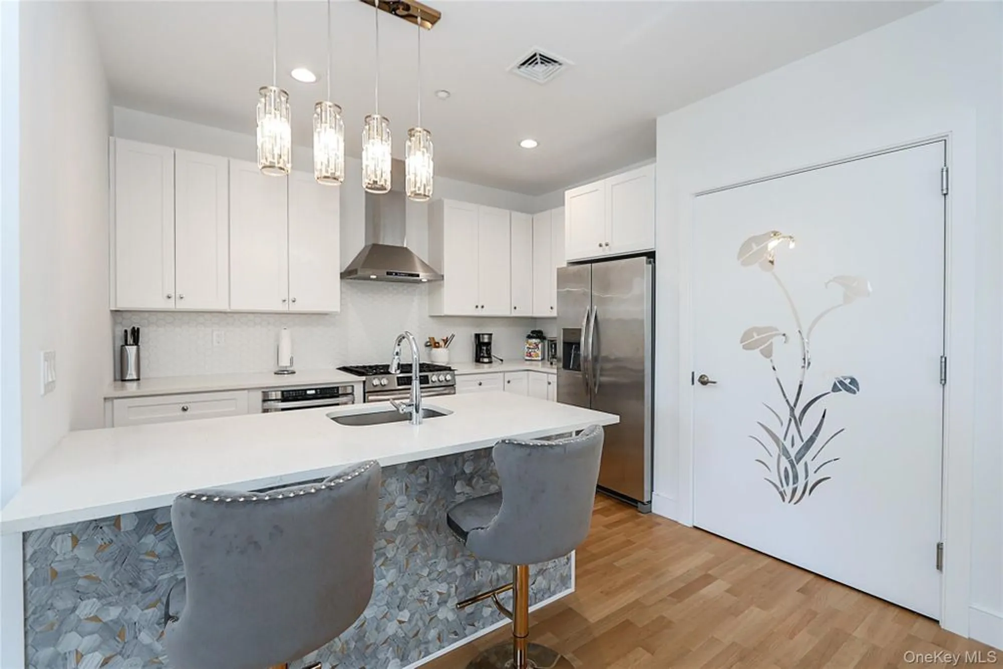 Property Slideshow image 11 of 29 | 209 breton way, Glen Cove, NY, 11542