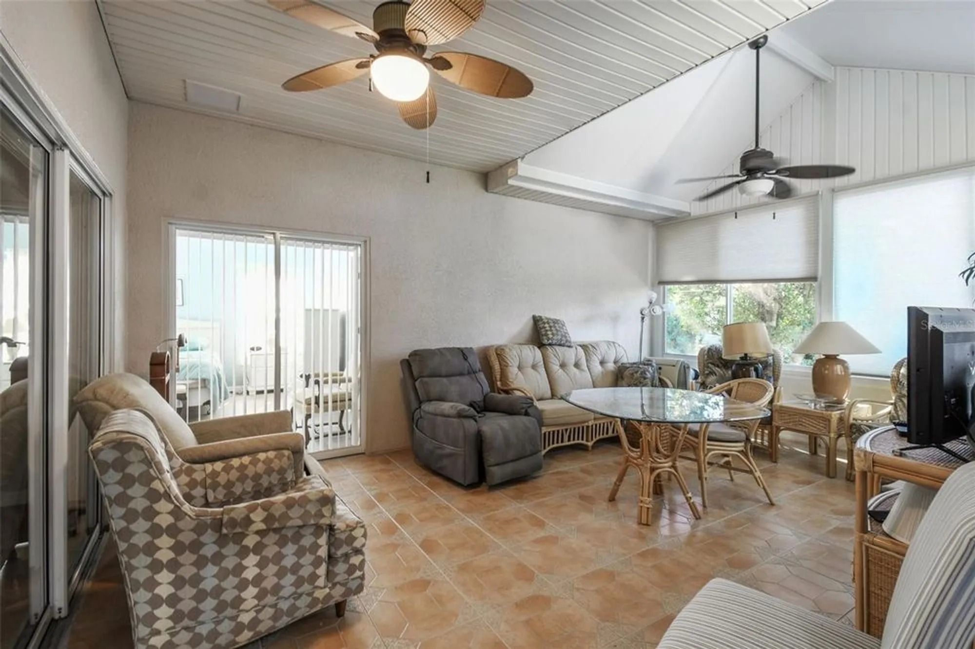 Property Slideshow image 13 of 46 | 100 meridian ave, Poinciana, FL, 34759