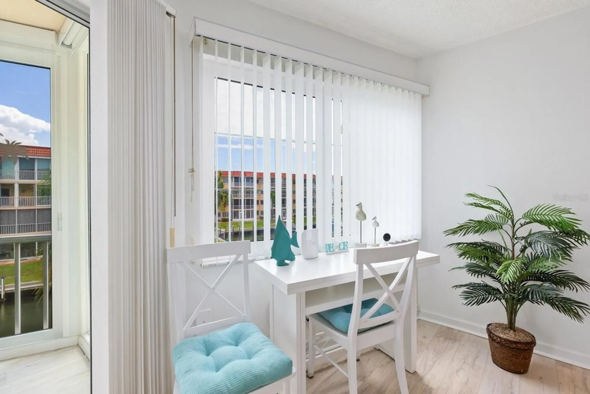 Property Slideshow image 8 of 45 | 1250 n portofino dr apt 304, Sarasota, FL, 34242