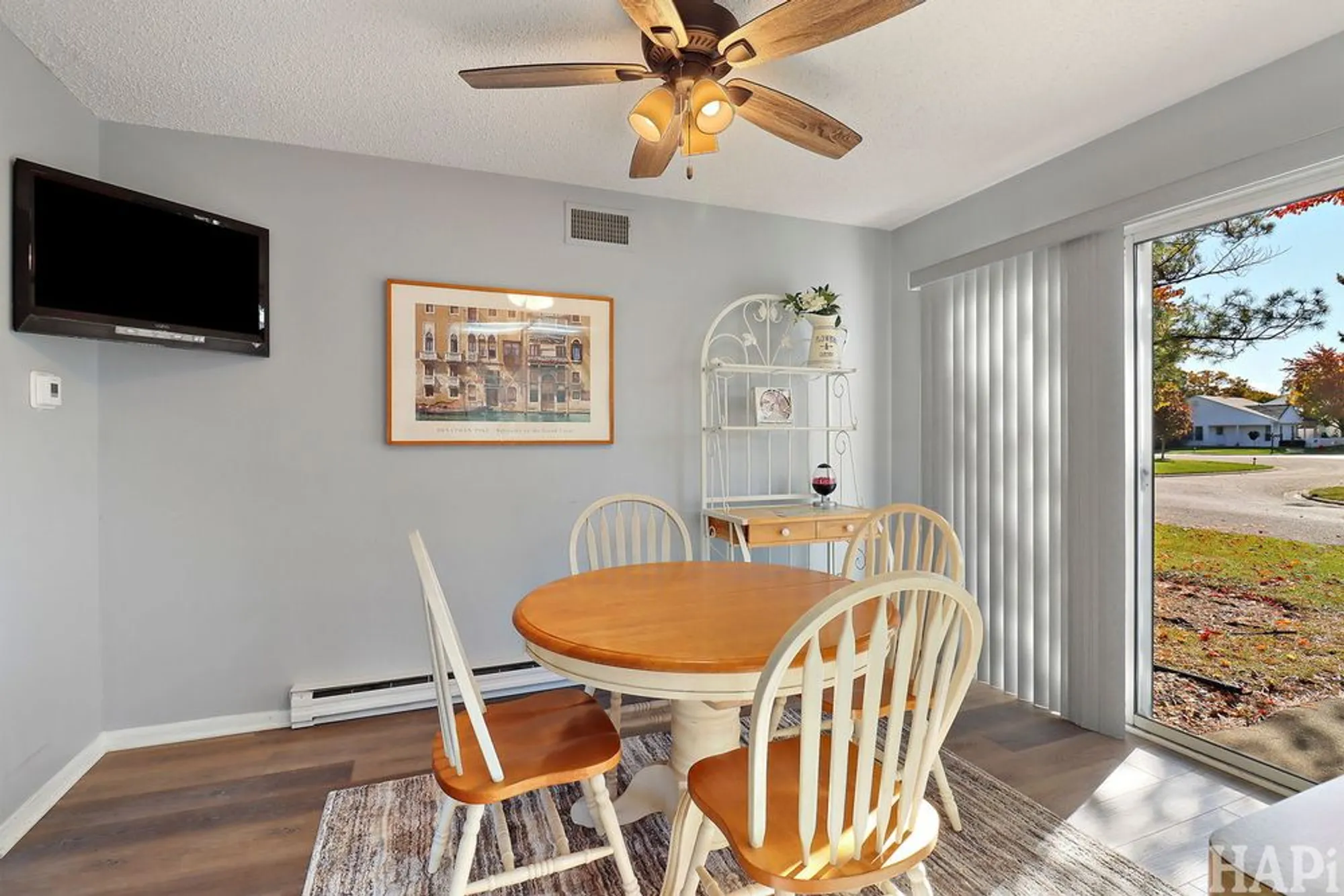 Property Slideshow image 10 of 28 | 7216 oxford cir # 230, Fox Lake, IL, 60020