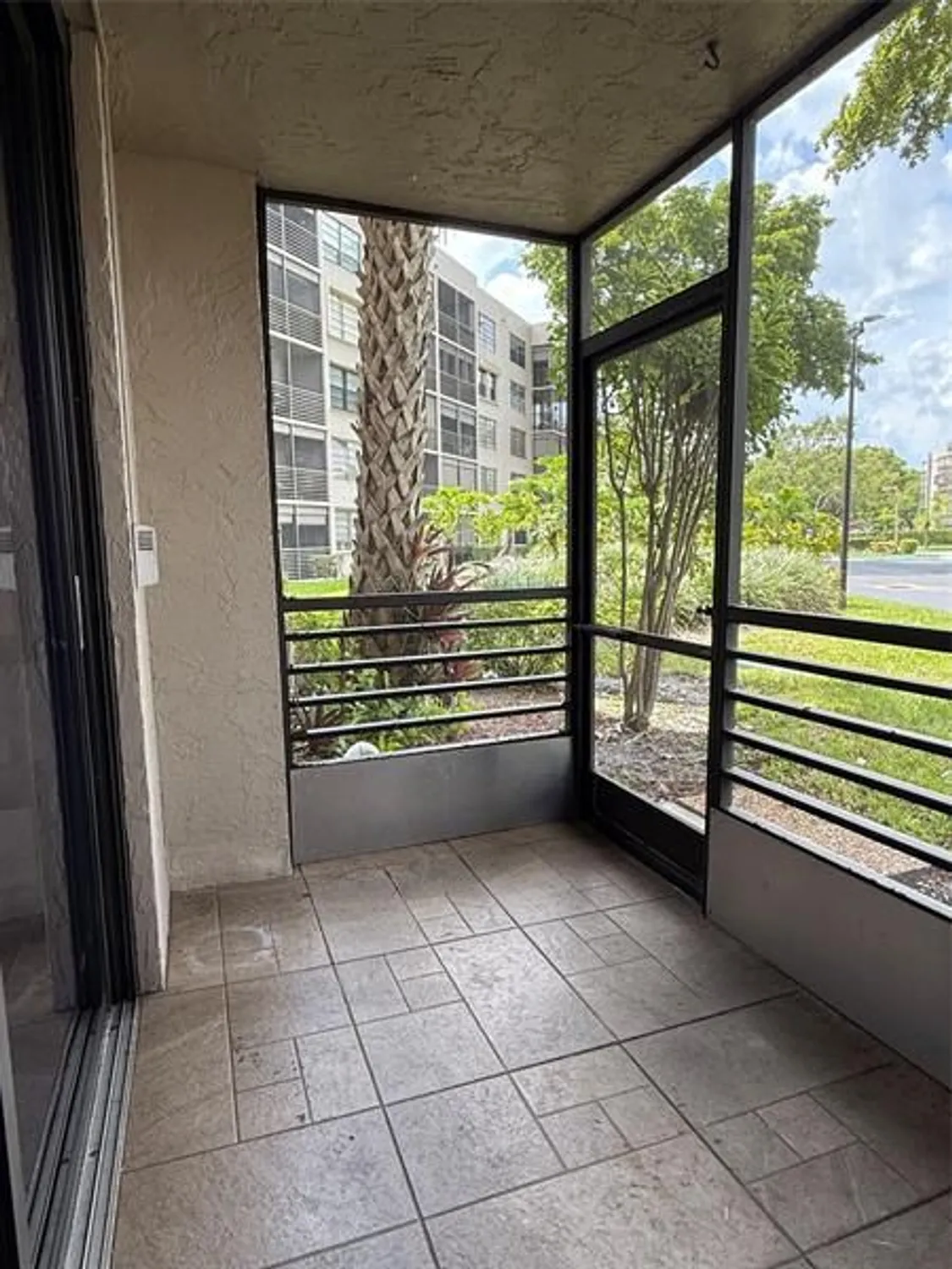 Property Slideshow image 13 of 21 | 1001 colony point cir apt 107, Pembroke Pines, FL, 33026