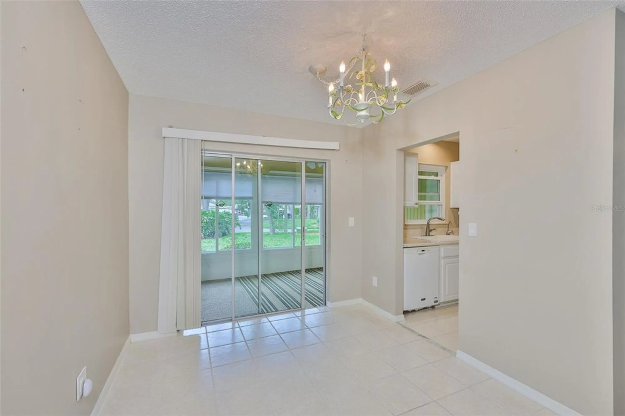 Property Slideshow image 9 of 36 | 2206 horsham pl, Sun City Center, FL, 33573