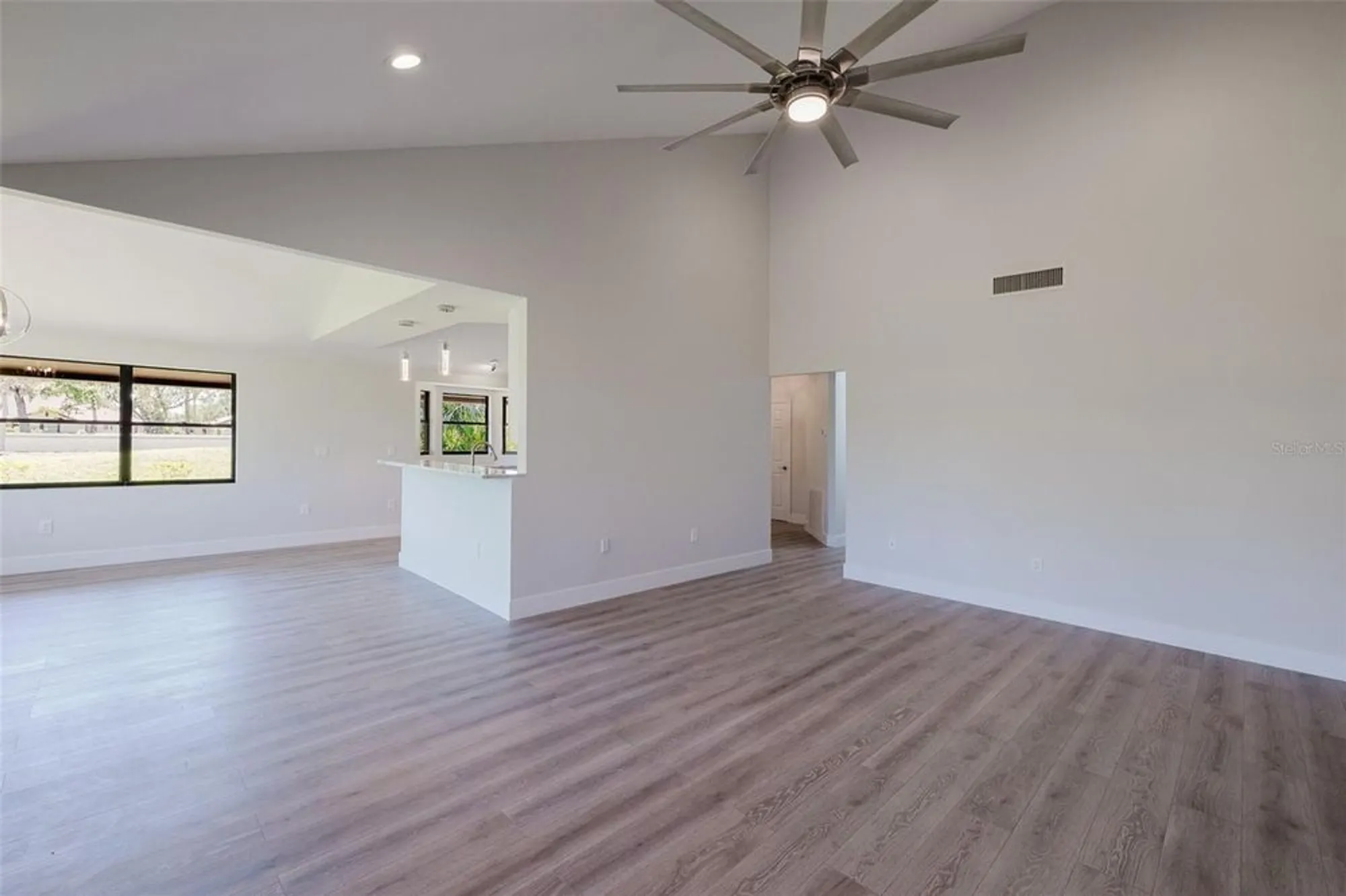 Property Slideshow image 27 of 53 | 5604 doral dr, Sarasota, FL, 34243