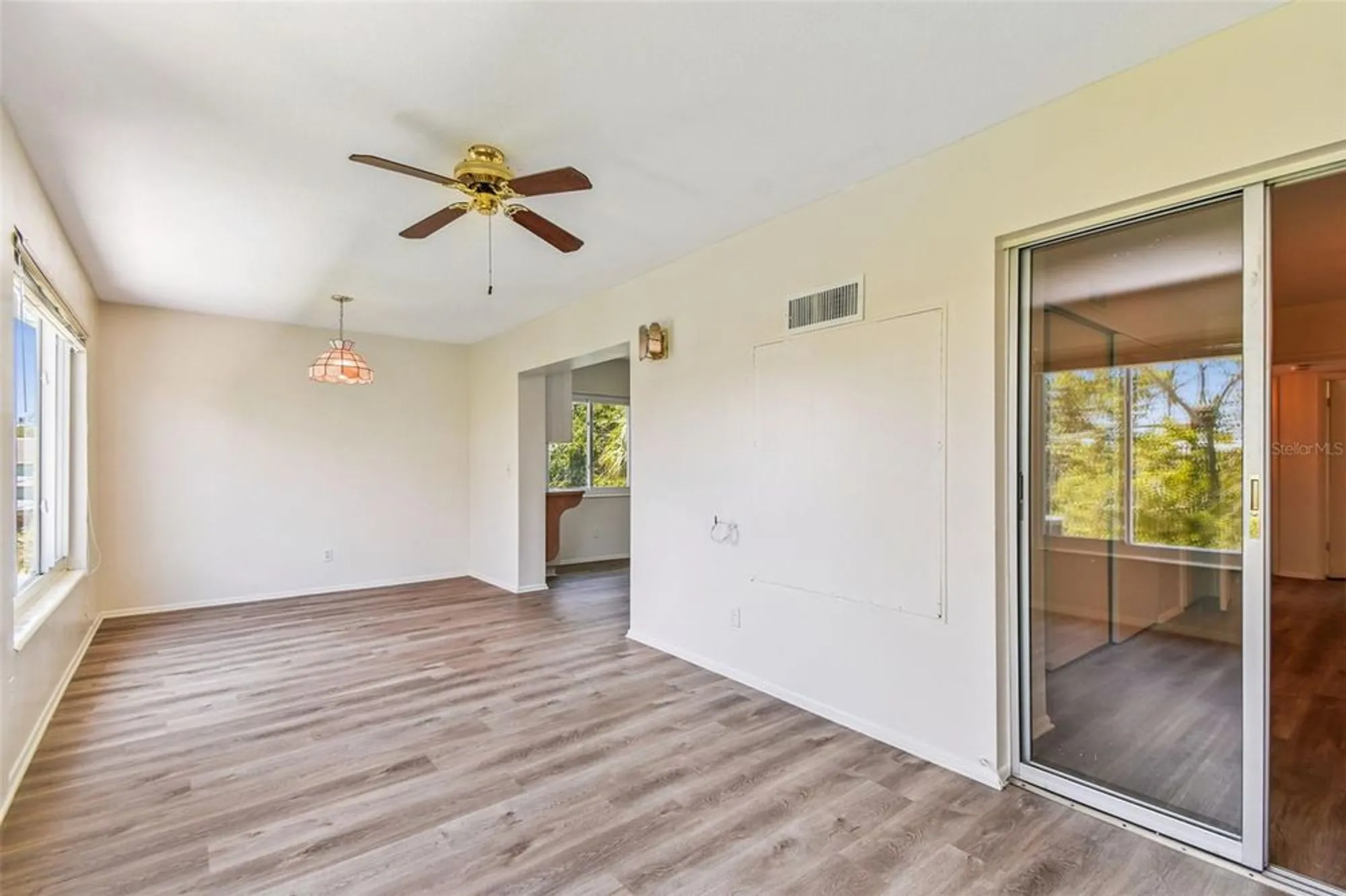 Property Slideshow image 23 of 55 | 2071 australia way 59, Clearwater, FL, 33763